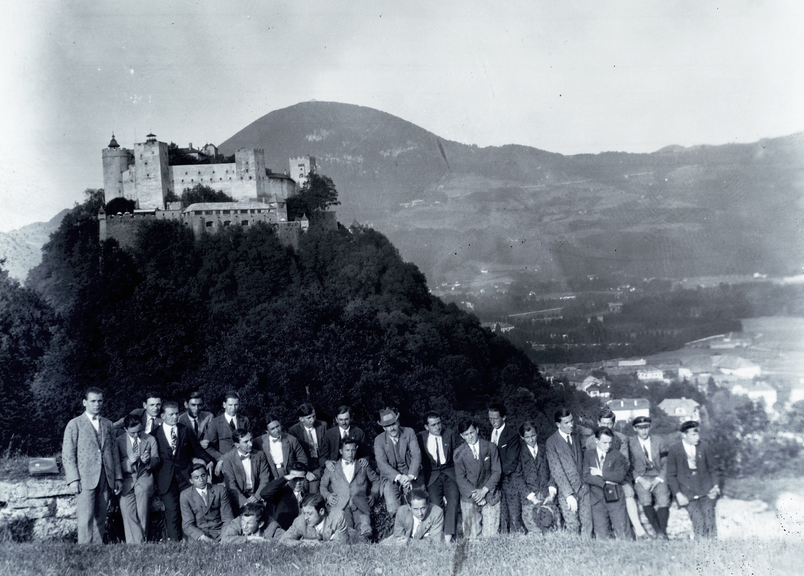 Austria, Salzburg, jobbra fent Hohensalzburg vára., 1931, Privát Fotó és Film Archívum-Höfler Tibor gyűjtemény, tableau, castle, Fortepan #170366