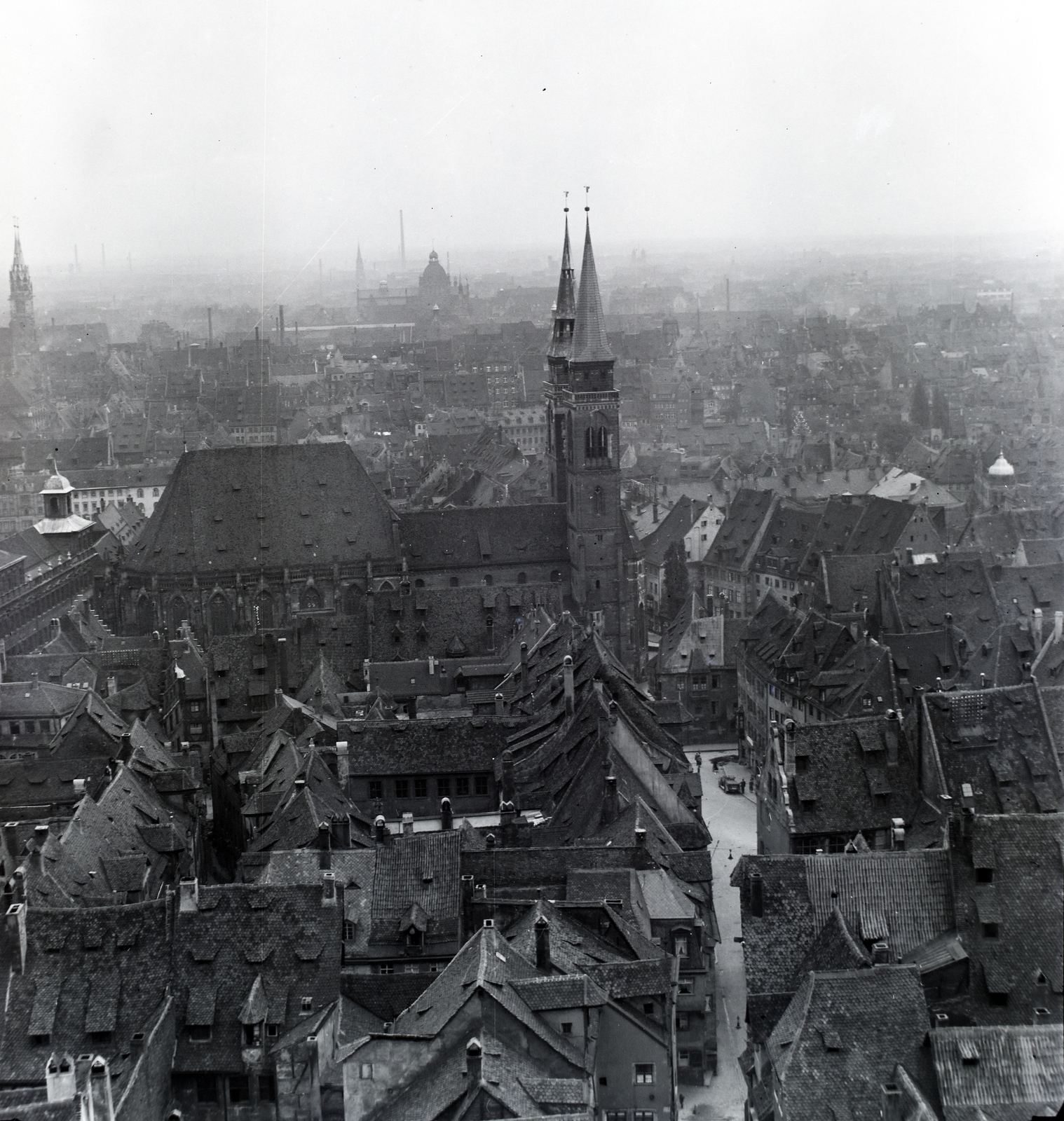 Germany, Nuremberg, kilátás a Kaiserburg-ból, a Sinwellturm-ból, középen a Sebalduskirche., 1934, Privát Fotó és Film Archívum-Höfler Tibor gyűjtemény, Fortepan #170379
