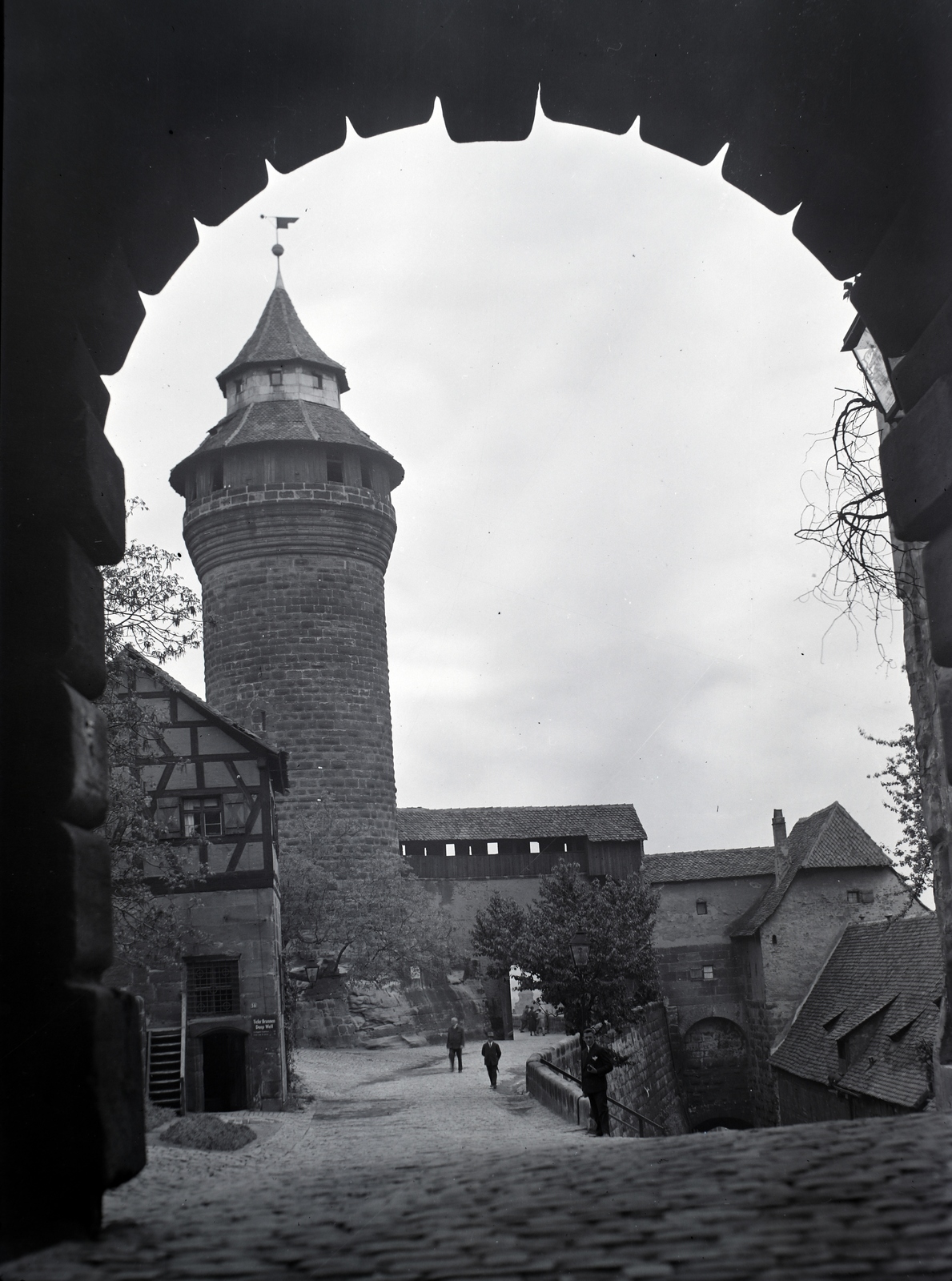 Germany, Nuremberg, Kaiserburg, szemben a Sinwellturm., 1934, Privát Fotó és Film Archívum-Höfler Tibor gyűjtemény, Fortepan #170383