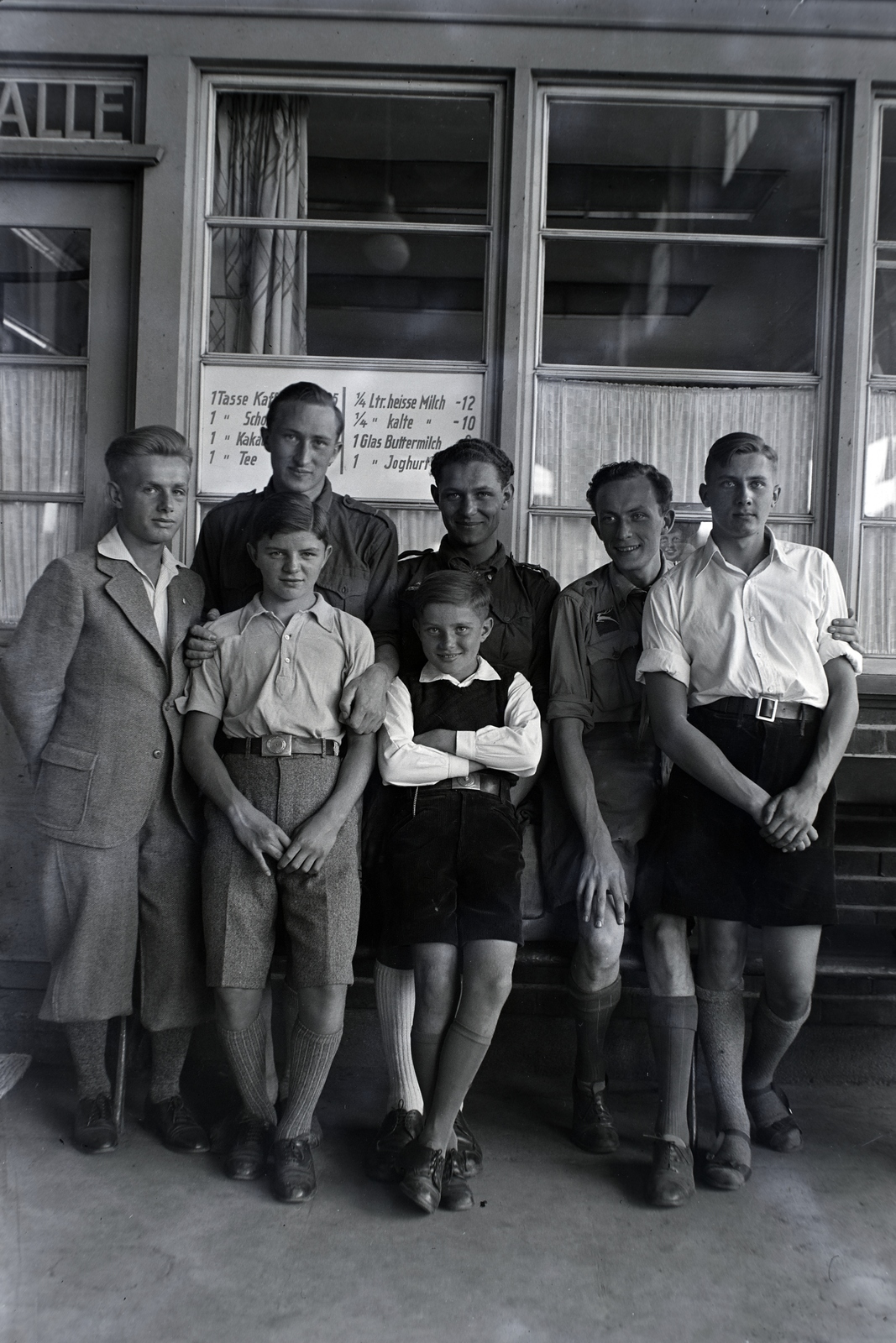 1932, Privát Fotó és Film Archívum-Höfler Tibor gyűjtemény, german text, boys, price list, Fortepan #170418