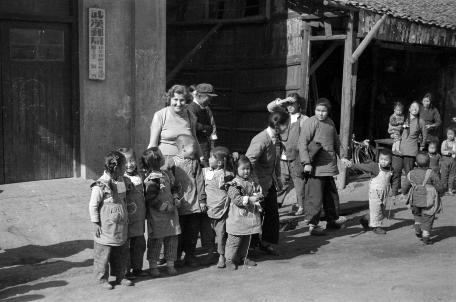 1955, Lőrinczi Ákos, Chinese characters, kids, Fortepan #170455