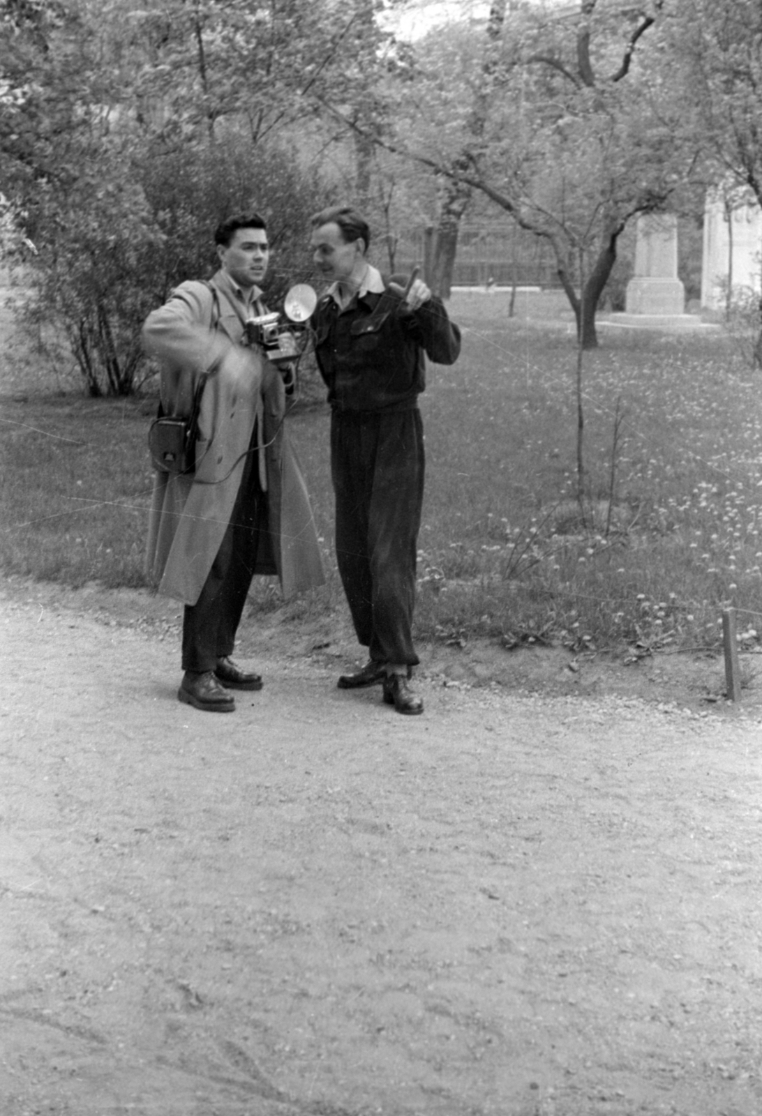 Hungary, Budapest VIII., Múzeumkert., 1957, Lőrinczi Ákos, Budapest, photographer, flash, camera, Fortepan #170522