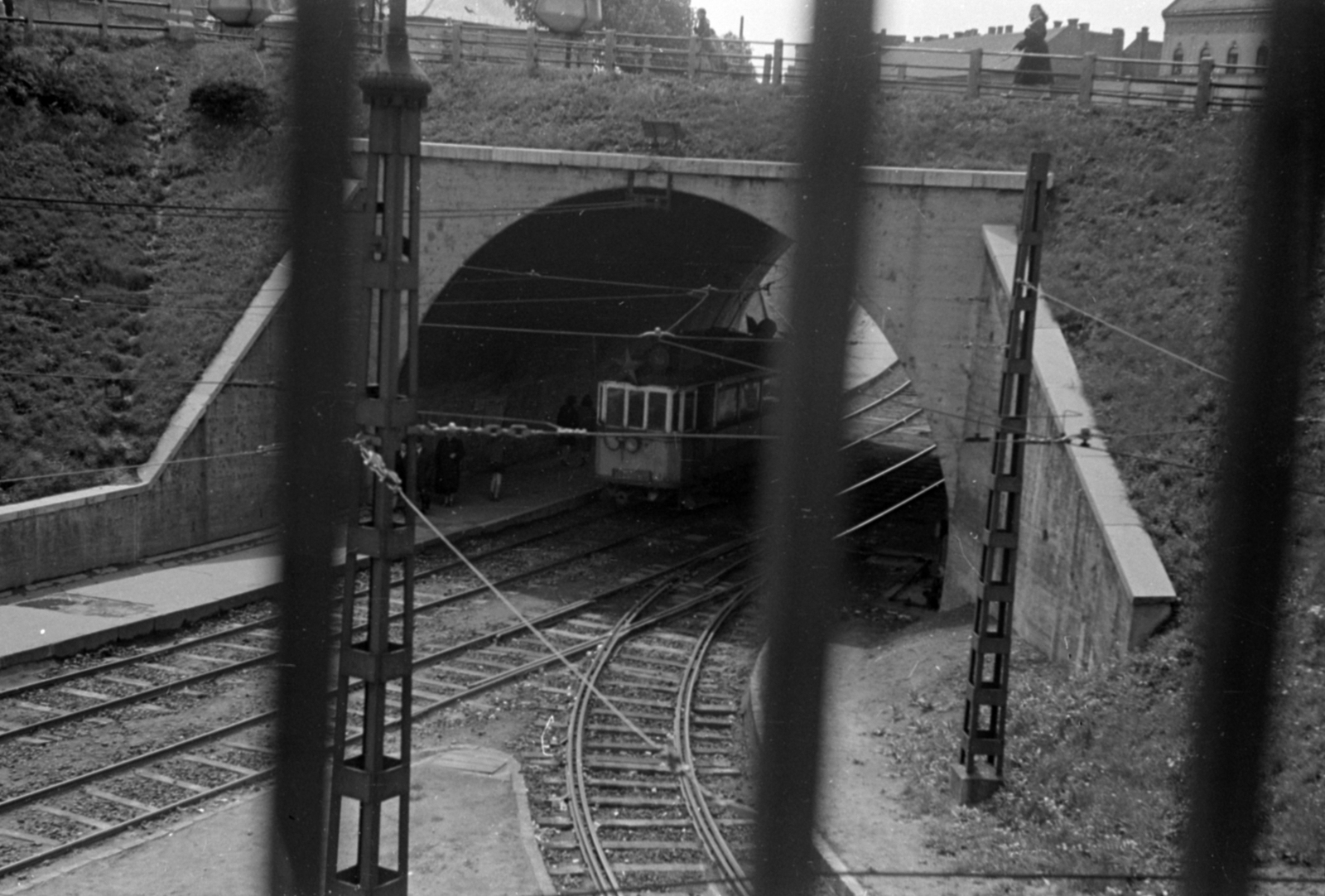 Hungary, Budapest I.,Budapest II.,Budapest XII., Széll Kálmán (Moszkva) tér, a Krisztina körút felé vezető villamos aluljáró., 1956, Lőrinczi Ákos, sloping, Budapest, rails, Fortepan #170532