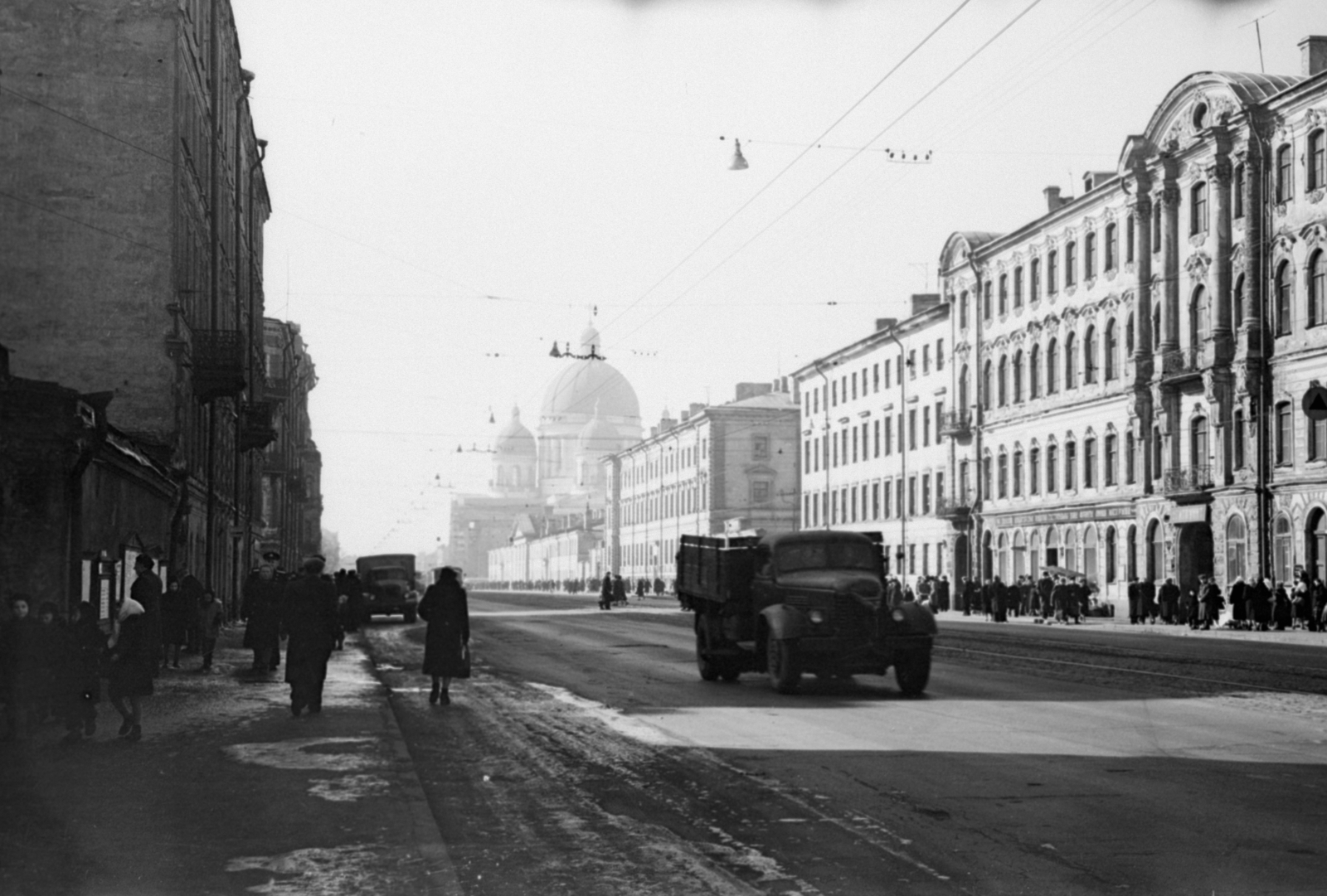 Russia, Saint Petersburg, (Leningrád), Pervaja Krasznoarmejszkaja utca, háttérben a Szentháromság (Troickij) - székesegyház., 1960, Lőrinczi Ákos, Soviet Union, commercial vehicle, Fortepan #170546
