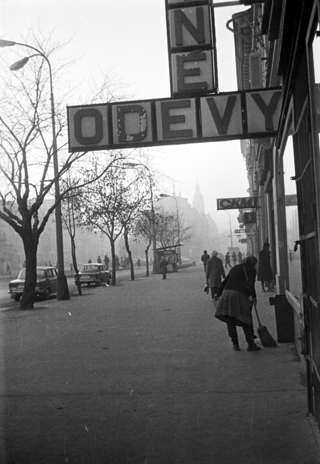 Slovakia, Košice, Fő tér (Hlavné namestie), háttérben a Szent Erzsébet-főszékesegyház (Dóm)., 1975, Lőrinczi Ákos, Fortepan #170564