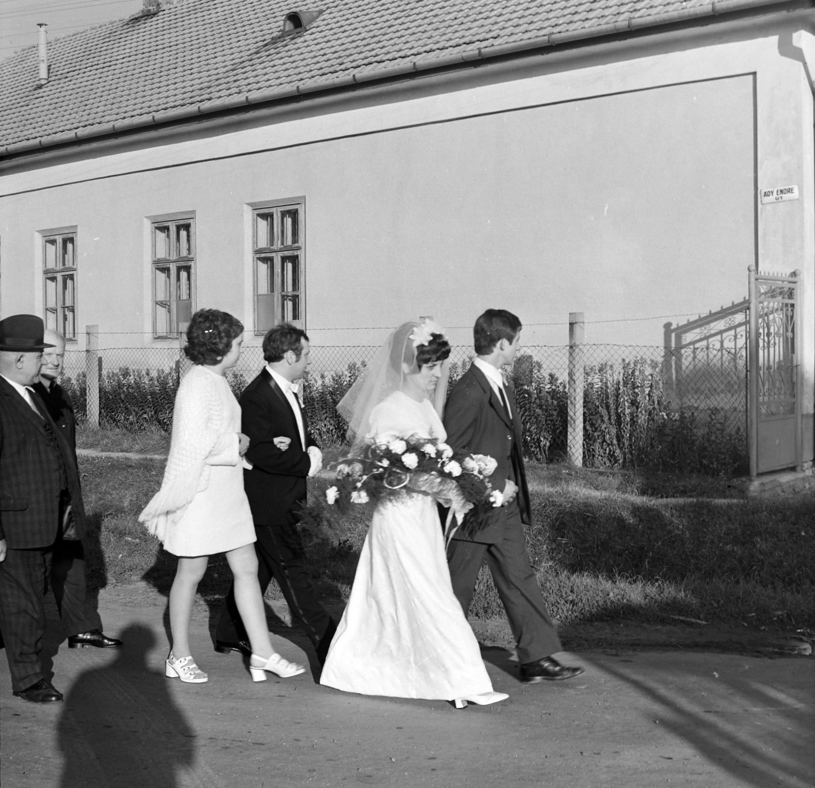 Hungary, Nyáregyháza, Ady Endre út., 1972, Péterffy István, wedding ceremony, Fortepan #170617