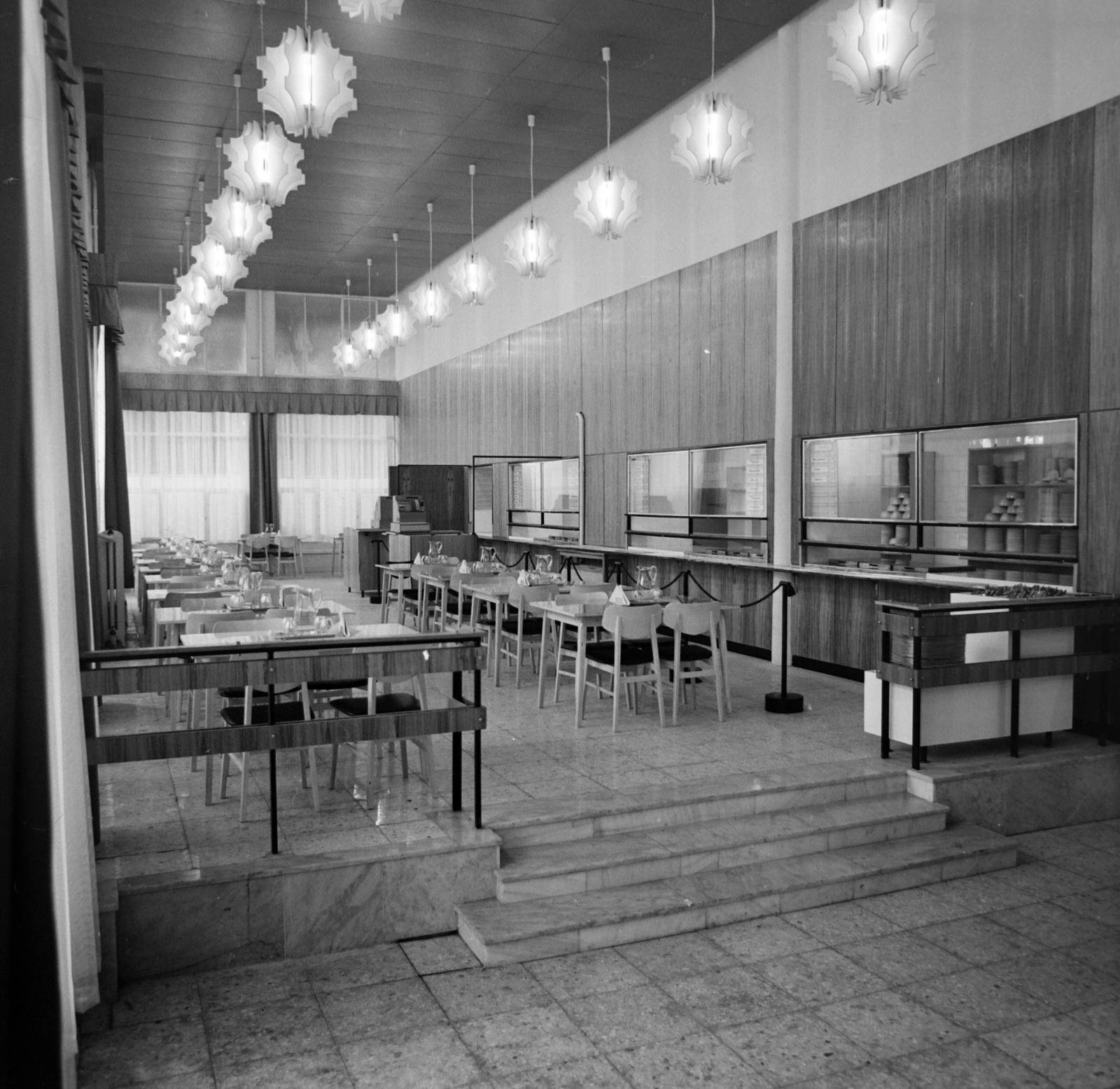 Hungary, Budapest V., Szabad sajtó út 2-4., a Pest-Budai Vendéglátó Vállalt diákétterme az ELTE Bölcsészkar (egykor és ma Piarista Gimnázium) épületében., 1972, Péterffy István, Budapest, Fortepan #170644
