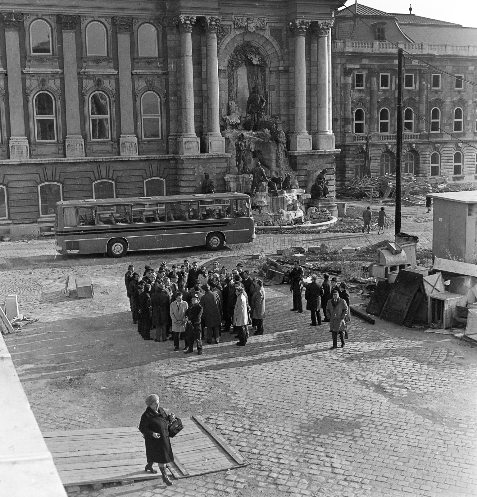 Hungary, Budapest I., a Budavári Palota (korábban Királyi Palota) Hunyadi udvara, szemben a Mátyás király kút., 1975, Péterffy István, Budapest, Fortepan #170780