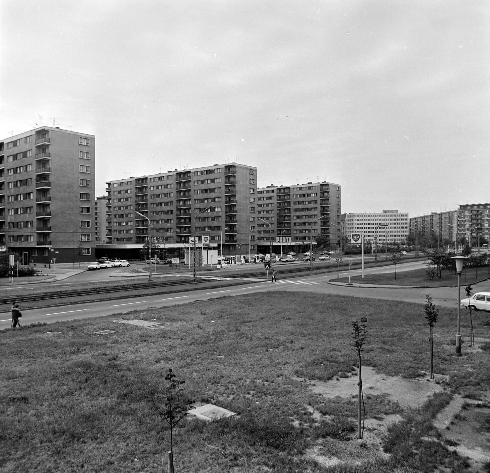 Hungary, Budapest XI., Irinyi József utca a Budafoki út felé nézve., 1976, Péterffy István, Budapest, Lágymányos housing complex, Fortepan #170831
