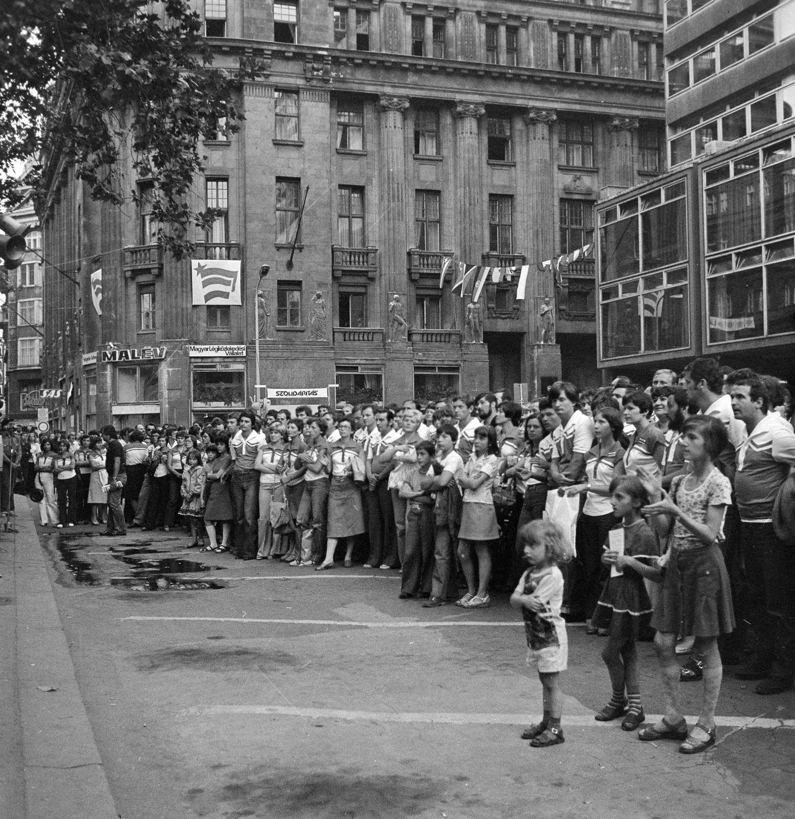 Hungary, Budapest V., Vörösmarty tér, a VIT-utca rendezvénysorozat egyik helyszíne., 1978, Péterffy István, Hungarian Airlines, SAS airline, Budapest, Fortepan #170876