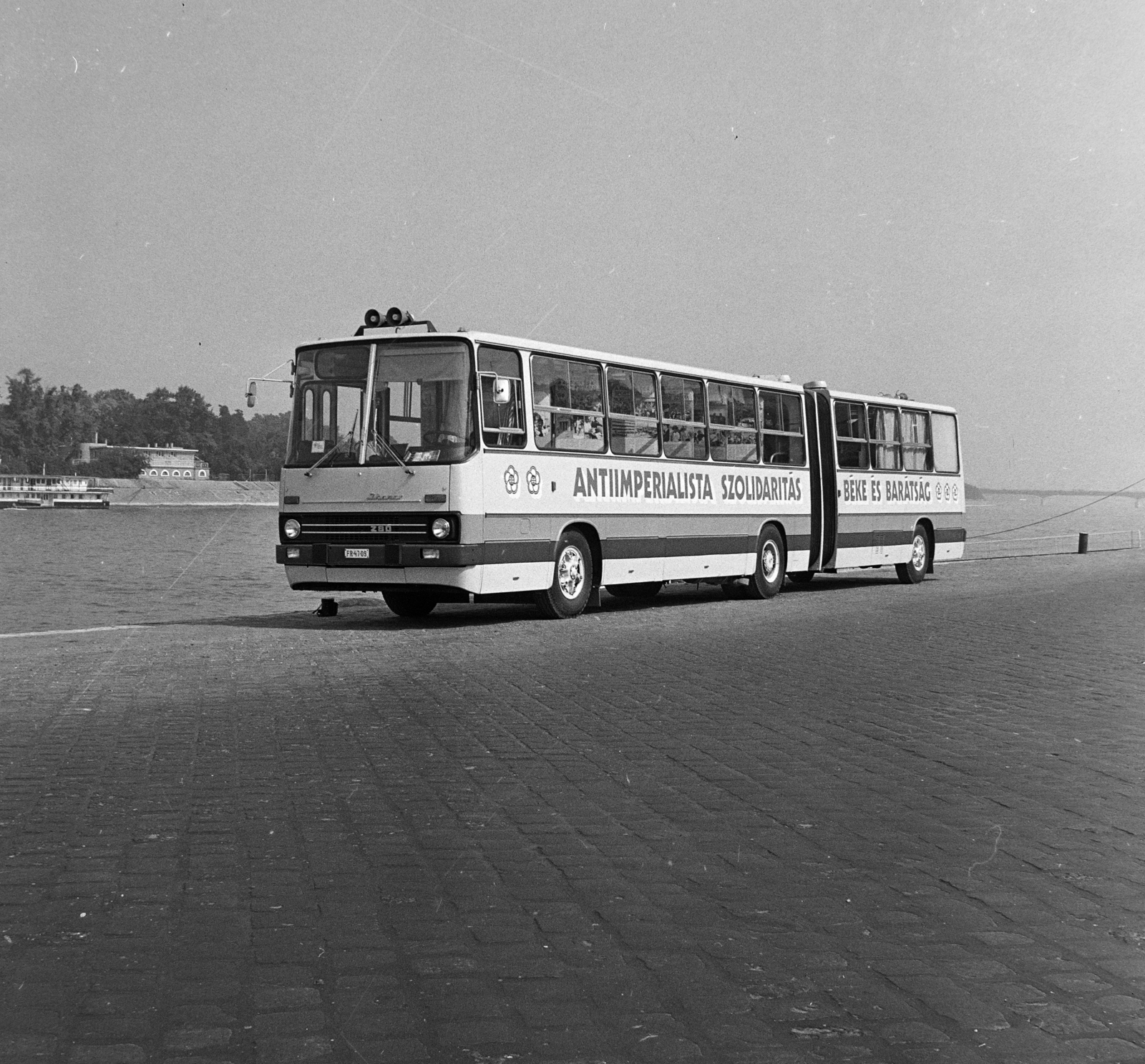 Hungary, Budapest XIII., a pesti alsó rakpart az Újpesti rakpart alatt, háttérben a Margit-sziget, 1978, Péterffy István, number plate, Budapest, Fortepan #170882