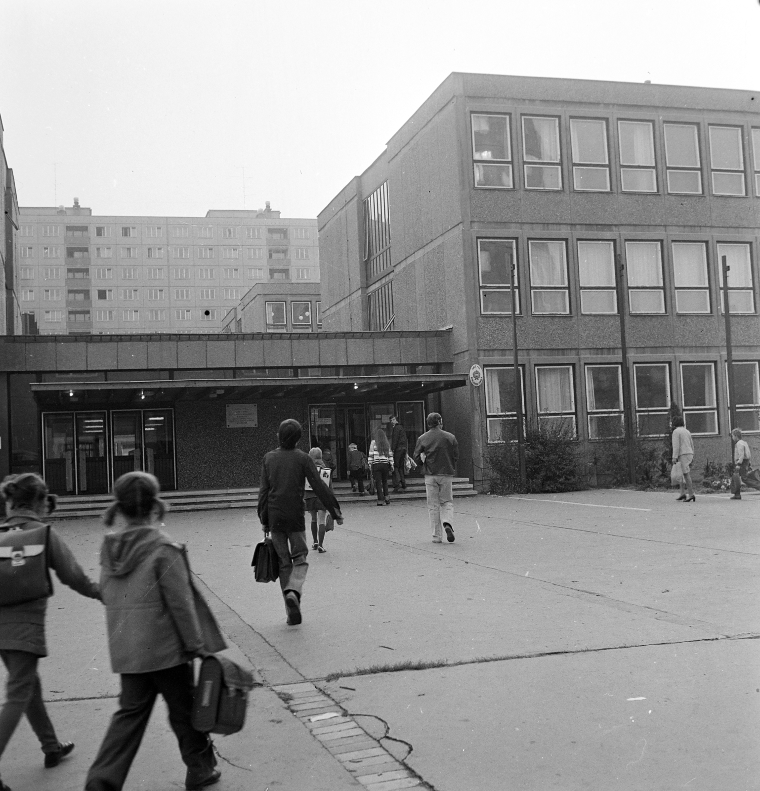 Hungary, Óbuda, Budapest III., Kerék utca 18-20. Ilku Pál Általános Iskola (később Kerék Általános Iskola és Gimnázium)., 1975, Péterffy István, school, Budapest, Fortepan #170884