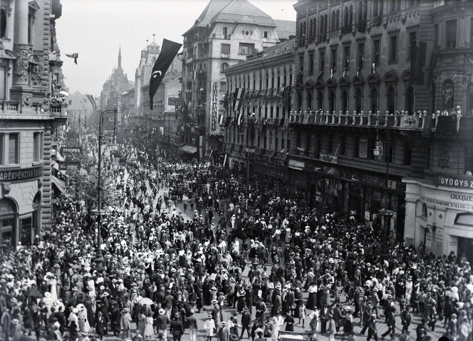 Magyarország, Budapest VII.,Budapest VIII., a Rákóczi út a Nagykörút kereszteződésétől a Keleti pályaudvar felé nézve., 1921, Fortepan, Budapest, Fortepan #170908