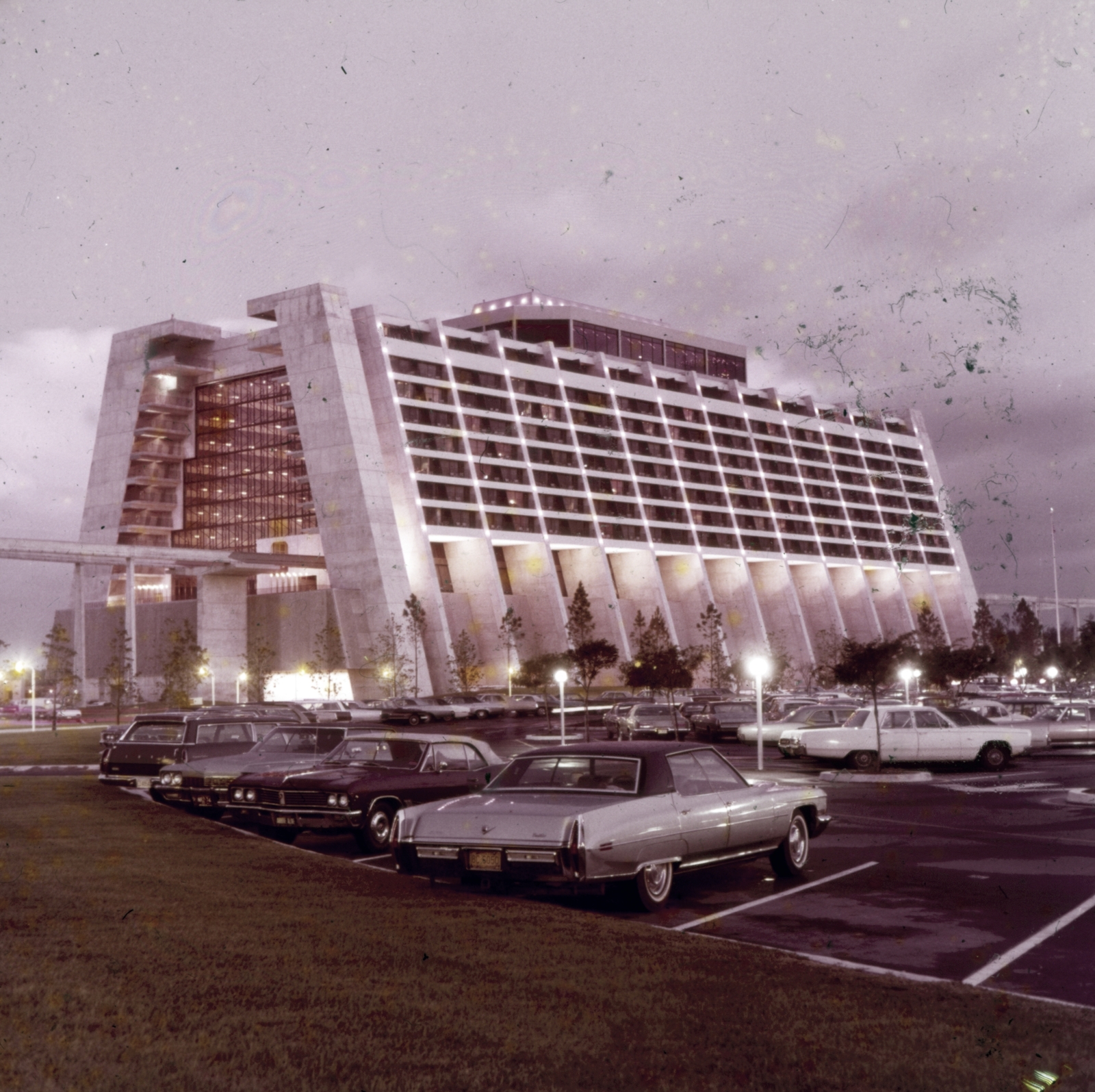 USA, Orlando, Disney's Contemporary Resort Hotel., 1975, Sárosi Imre, colorful, car park, modern architecture, Fortepan #170923