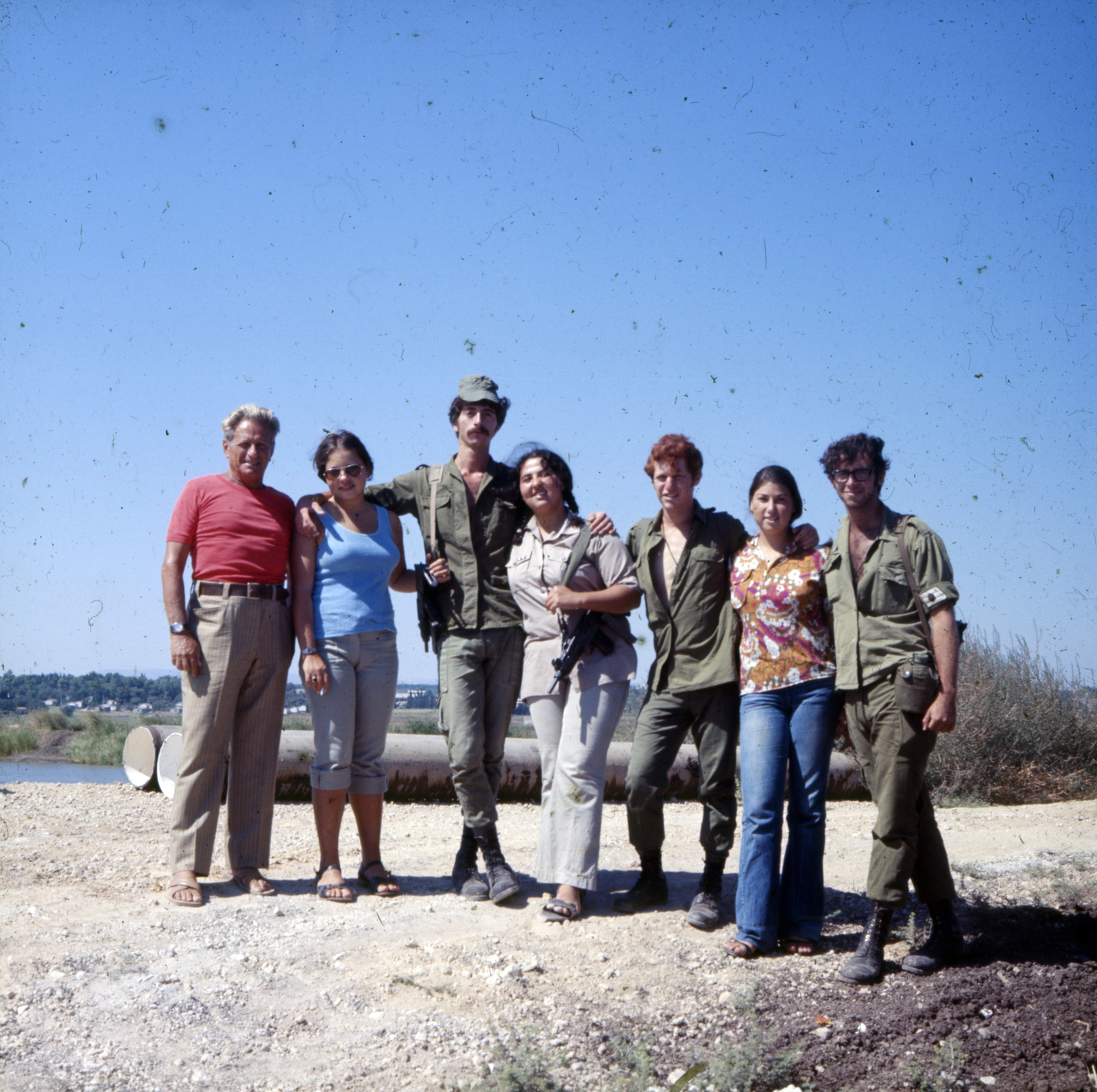 1975, Sárosi Imre, woman soldier, machine gun, tableau, israeli soldier, colorful, Fortepan #170924