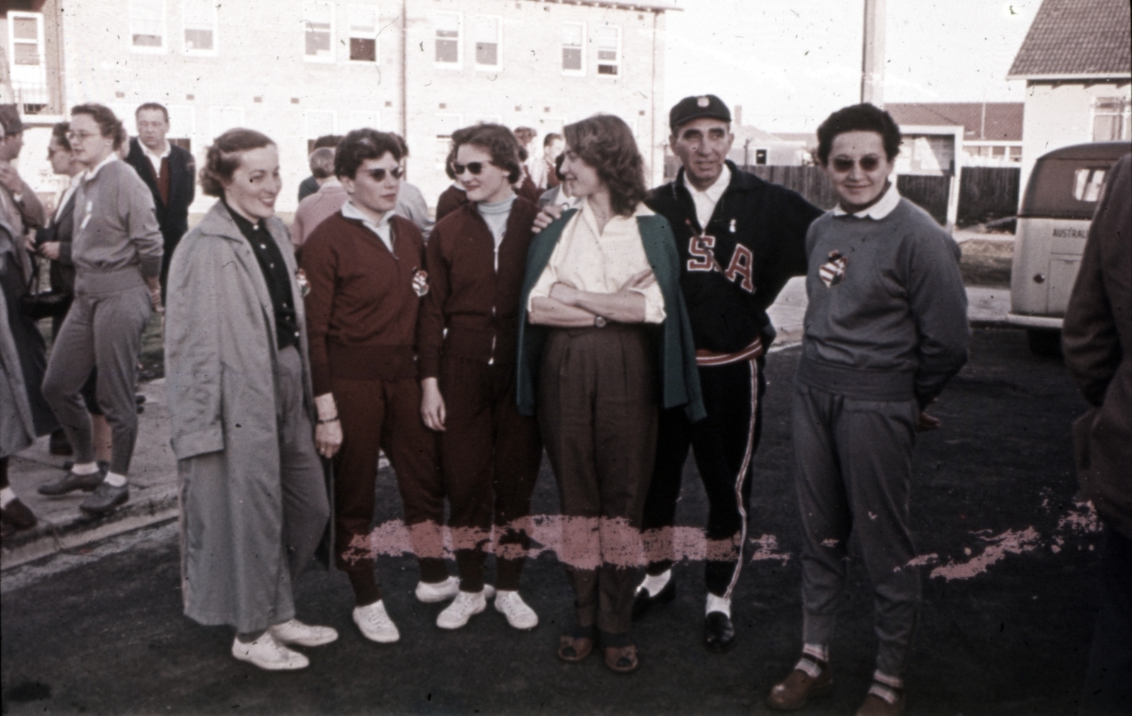 Ausztrália, Victoria állam, Melbourne, XVI. nyári olimpiai játékok. A magyar csapat néhány tagja a Heidelberg városrészben lévő olimpiai faluban., 1956, Sárosi Imre, színes, nők, sportoló, Fortepan #171018