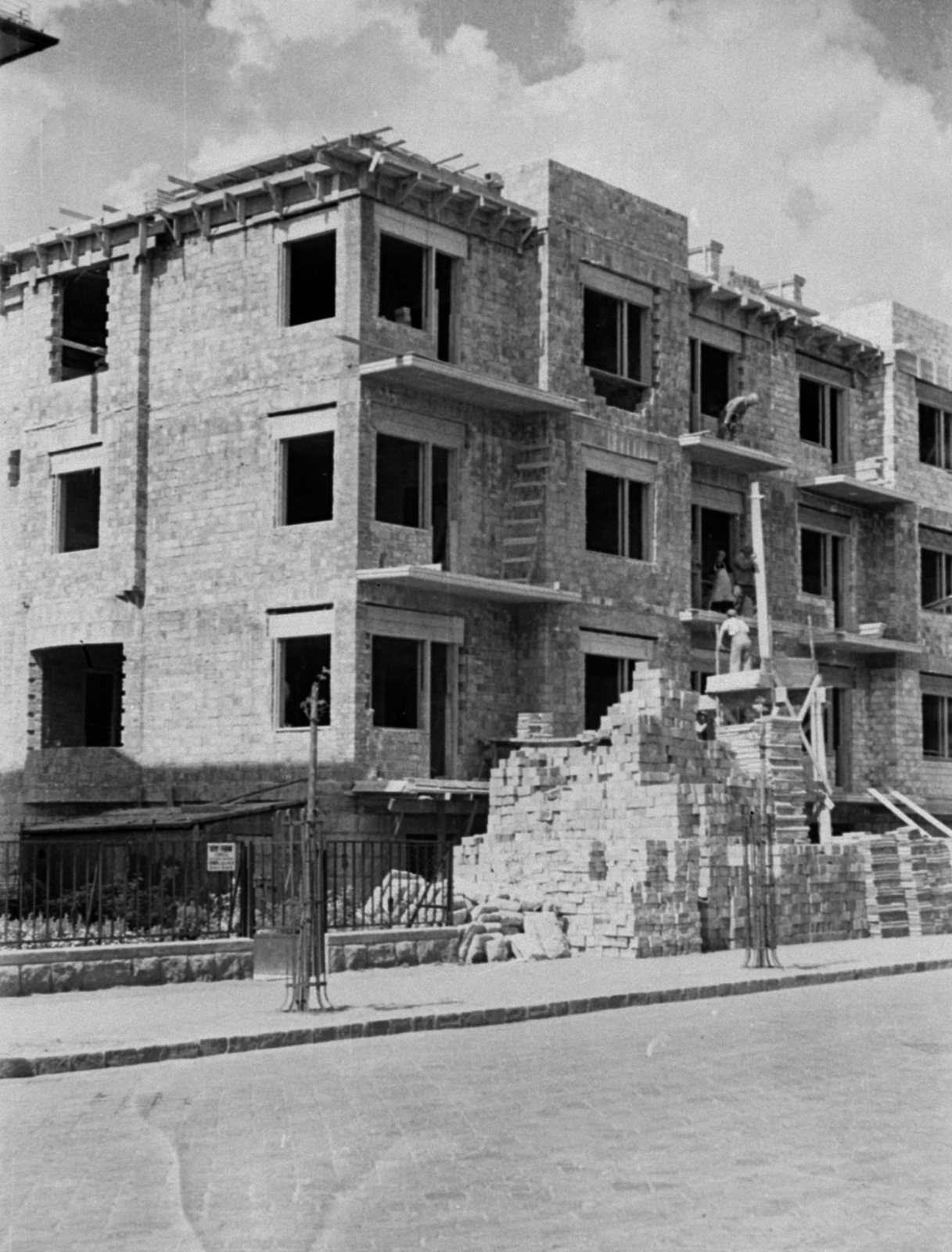 Hungary, az Erzsébet királyné útja 2/b számú ház építkezése., 1941, Sattler Katalin, Fortepan #171057