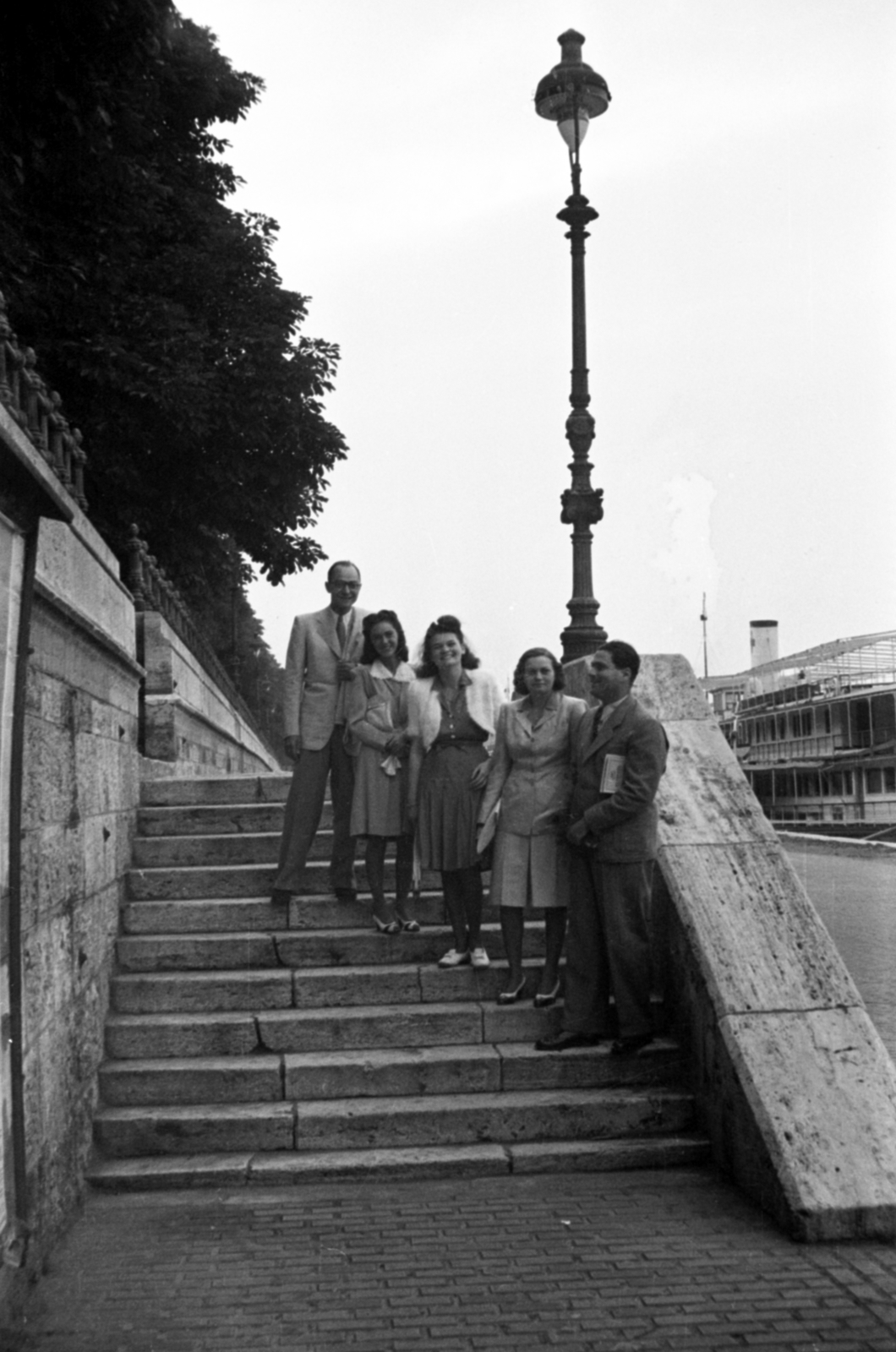 Hungary, Budapest I., budai alsó rakpart az Erzsébet híd és a Széchenyi Lánchíd között., 1943, Sattler Katalin, Budapest, Fortepan #171083