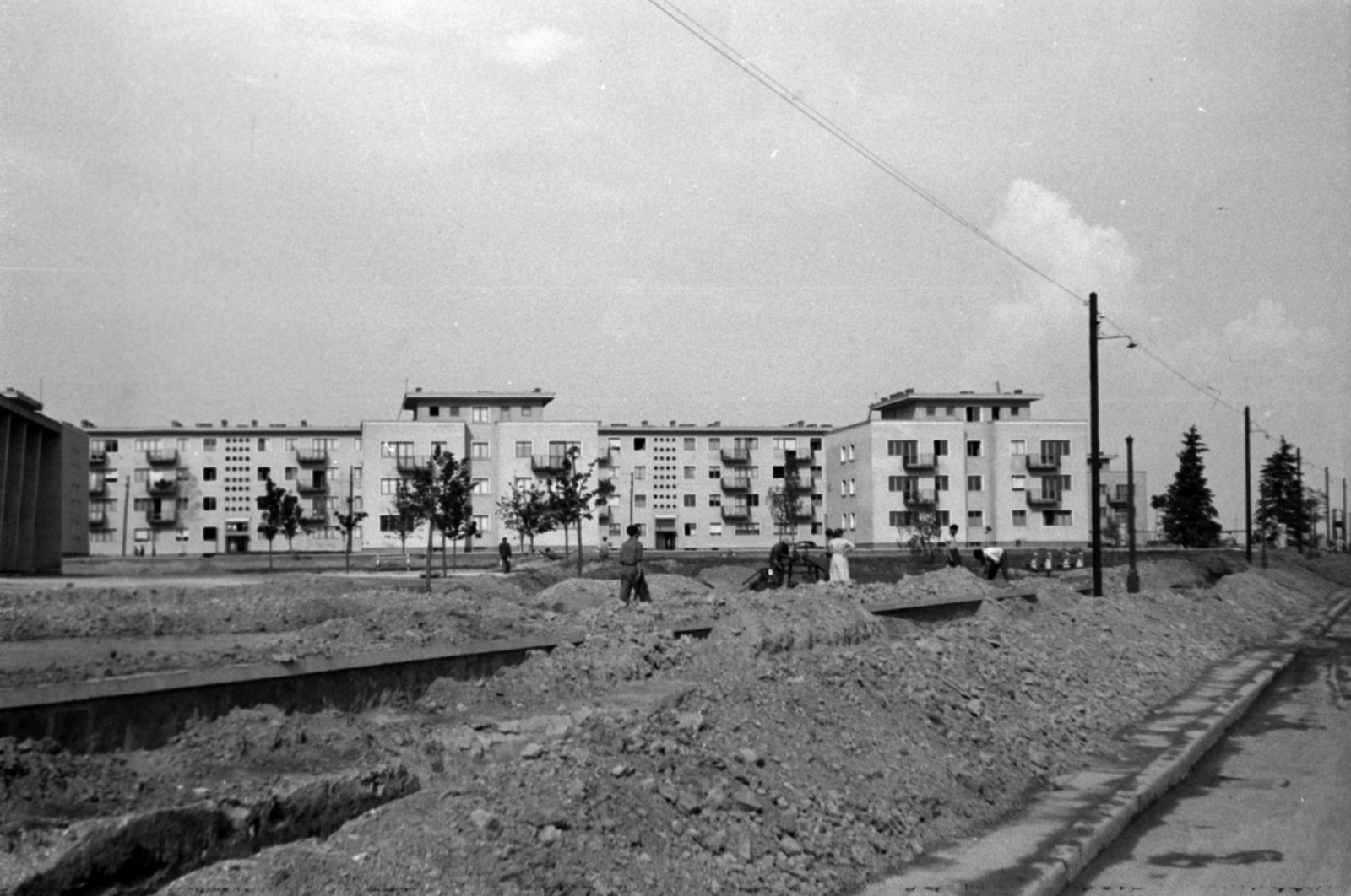 Hungary, Dunaújváros, (Sztálinváros), a Május 1. utca házai az Építők útja irányából nézve., 1953, Sattler Katalin, house, blocks, Fortepan #171103