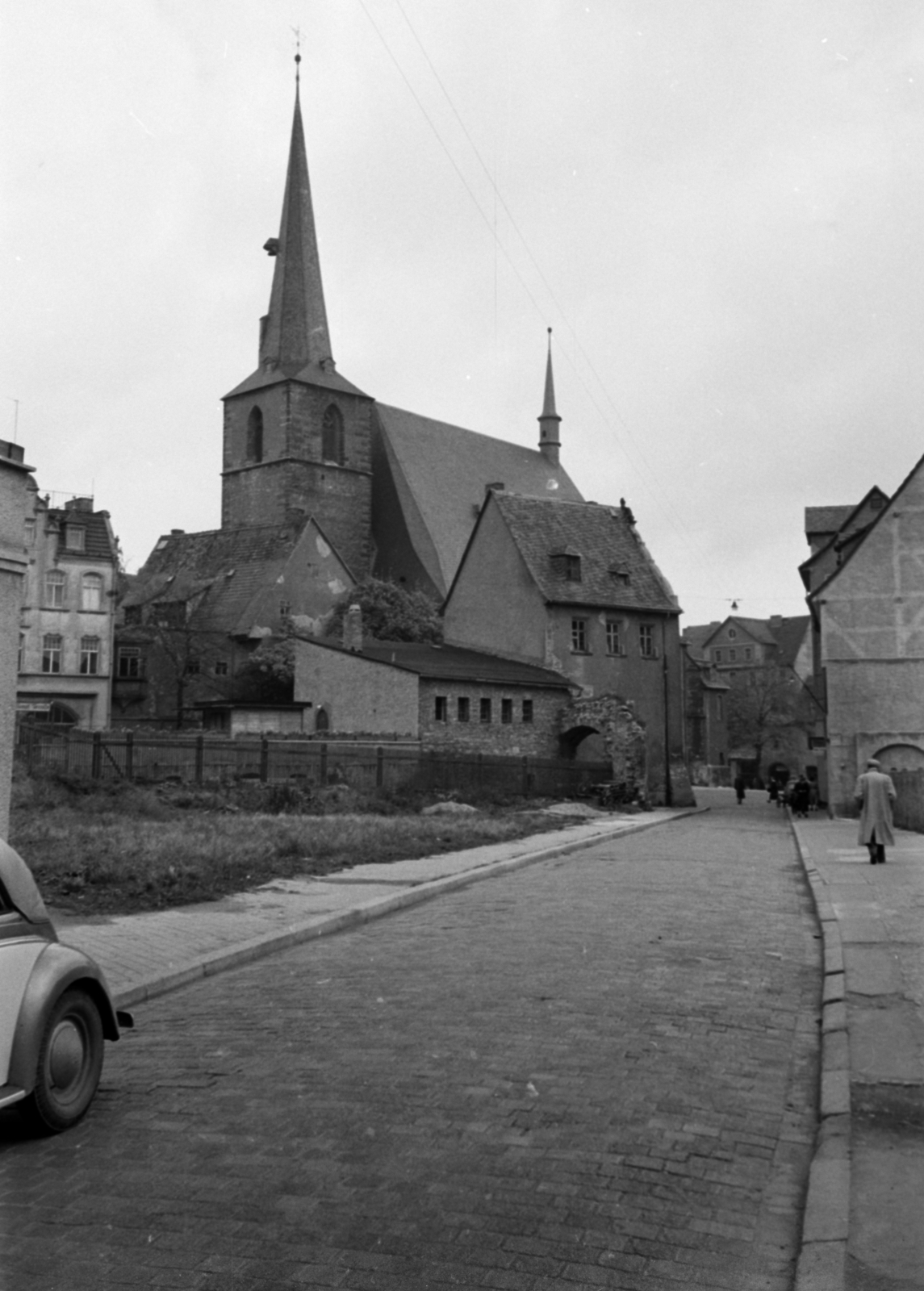 Germany, Weimar, Herderplatz, Szent Péter és Pál-templom. A felvétel a Rittergasse felől készült., 1957, Sattler Katalin, GDR, street view, Fortepan #171190