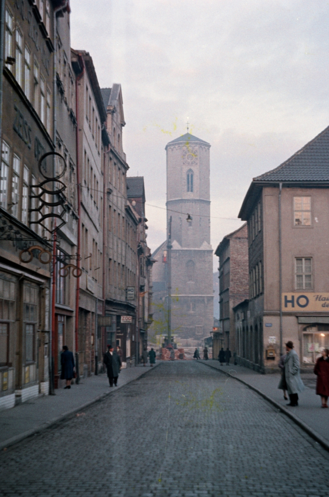 Germany, Jena, Johannisstrasse a Szent Mihály-templom (Stadtkirche St. Michael) felé nézve., 1957, Sattler Katalin, colorful, GDR, Fortepan #171225