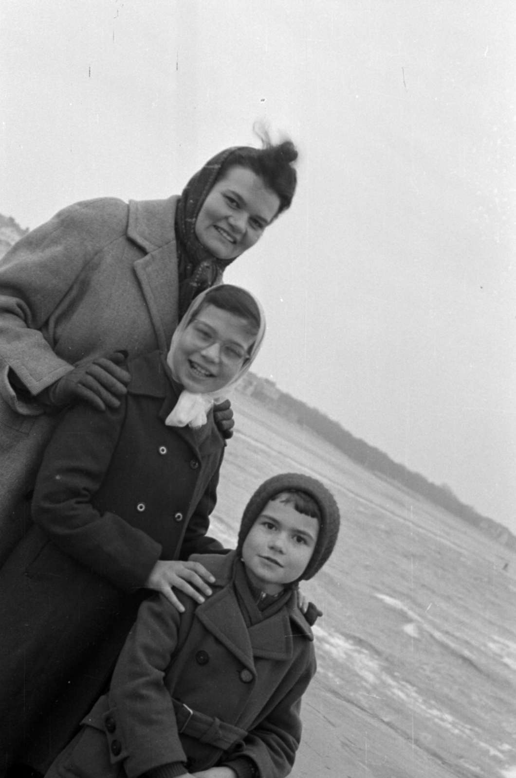 Germany, Warnemünde, Rostock, 1957, Sattler Katalin, GDR, kids, mother, Fortepan #171239