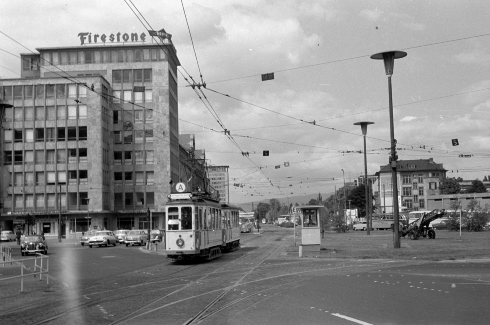 Germany, Frankfurt am Main, Platz der Republik a Düsseldorfer Strasse felől nézve. Szemben a Friedrich-Ebert-Anlage, keresztben a Mainzer Landstrasse., 1959, Sattler Katalin, FRG, Fortepan #171302