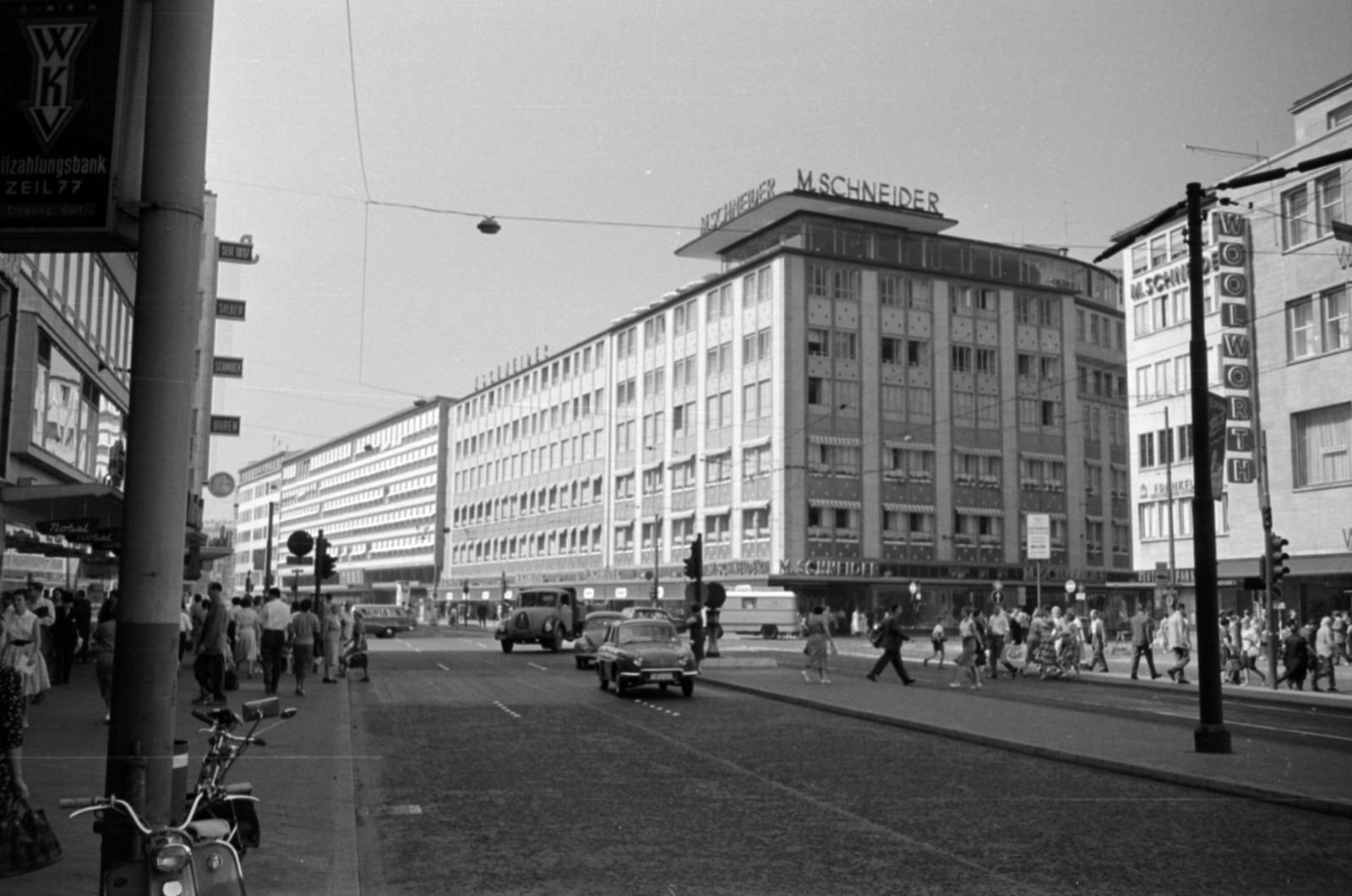 Németország, Frankfurt am Main, Zeil, szemben középen a 98. számú épület., 1959, Sattler Katalin, NSZK, Fortepan #171325