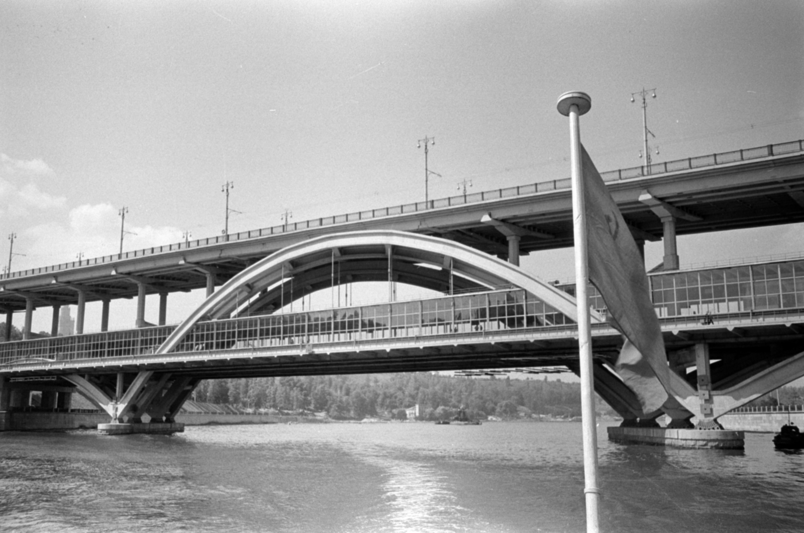 Russia, Moscow, Luzsnyiki metróhíd a Moszkva folyón, 1960, Sattler Katalin, Soviet Union, modern architecture, Fortepan #171350