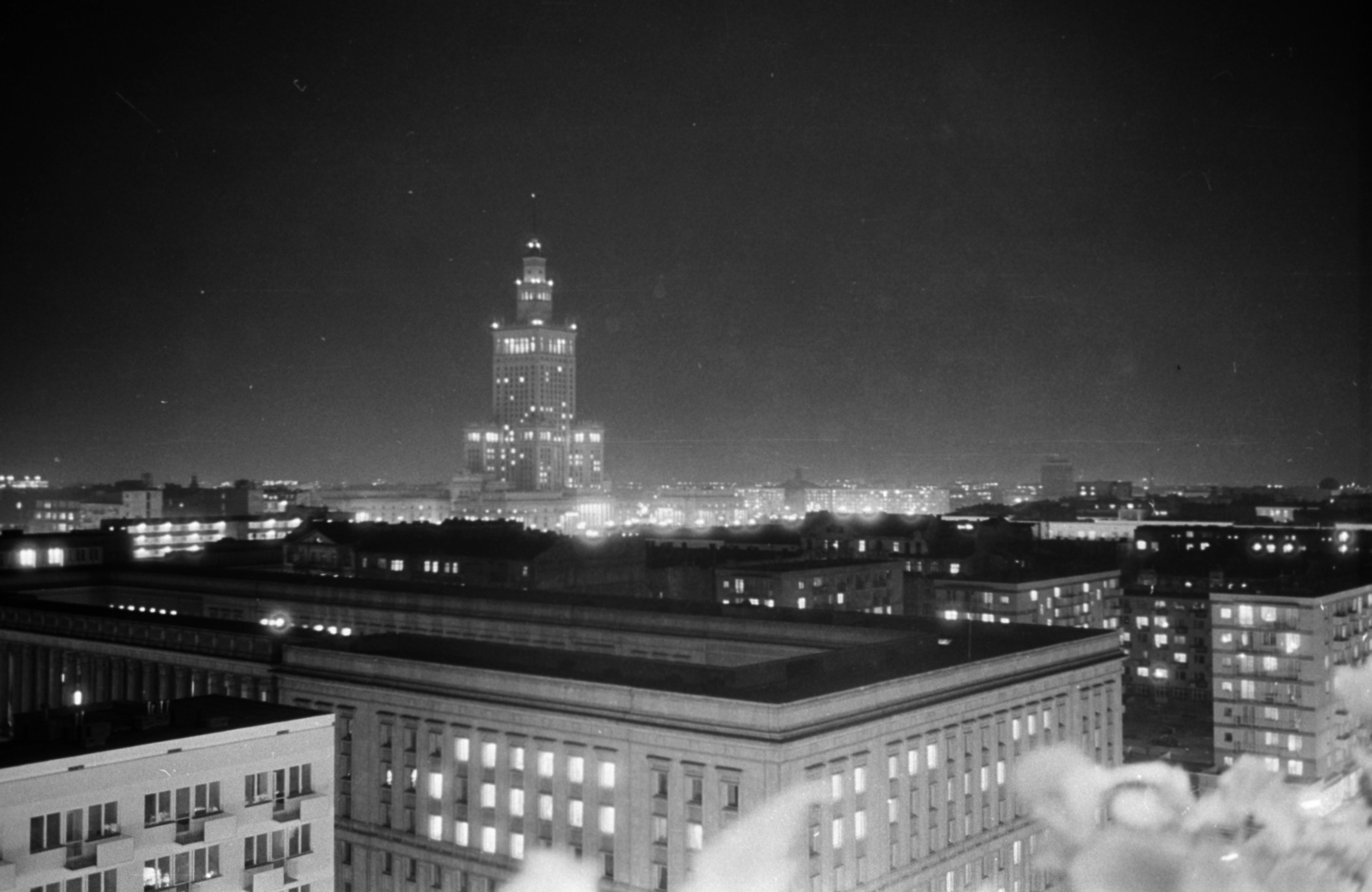 Poland, Warsaw, ulica Krucza, kilátás a Grand Hotelből a Kultúra és Tudomány Palotája felé., 1960, Sattler Katalin, night, Fortepan #171389