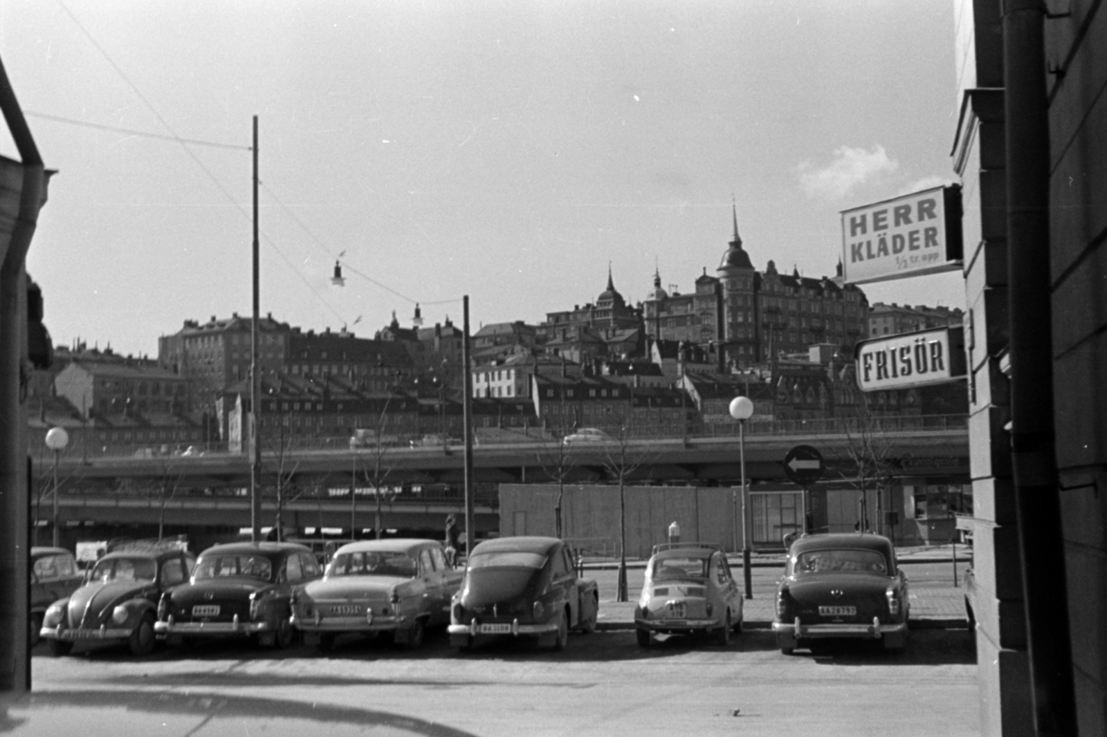 Svédország, Stockholm, Stadsholmen, szemben Södermalm, jobbra fenn a Laurinska huset., 1960, Sattler Katalin, parkoló, Fortepan #171411