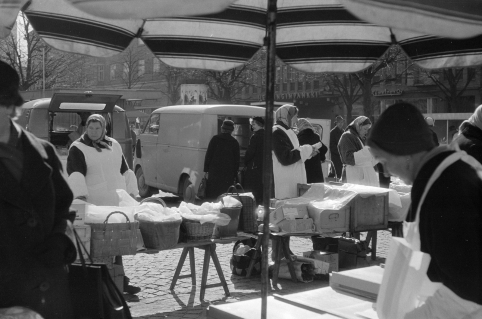 Finland, Lahti, Lahti piactér (Lahden kauppatori), háttérben az Aleksanterinkatu
., 1960, Sattler Katalin, seller, Fortepan #171439