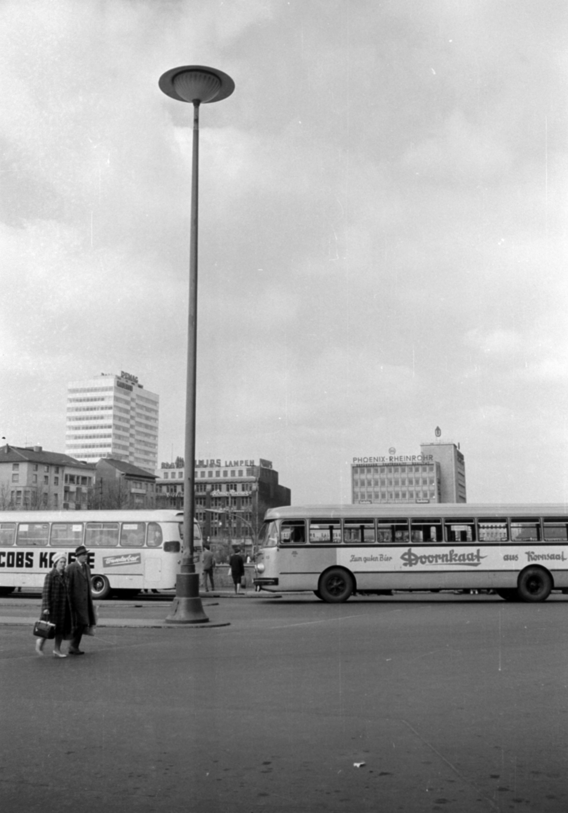 Germany, Duisburg, Mercatorstrasse, kilátás a főpályaudvar épülete elöl észak felé., 1961, Sattler Katalin, FRG, Fortepan #171457