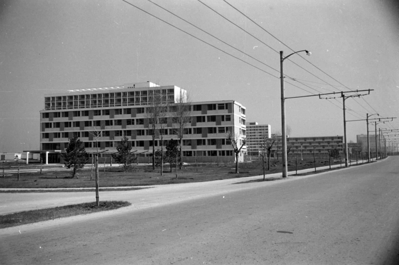 Románia, Konstanca, Mamaia, Bulevardul Mamaia, balra az első épület a mai Hotel Delta., 1962, Sattler Katalin, Fortepan #171484