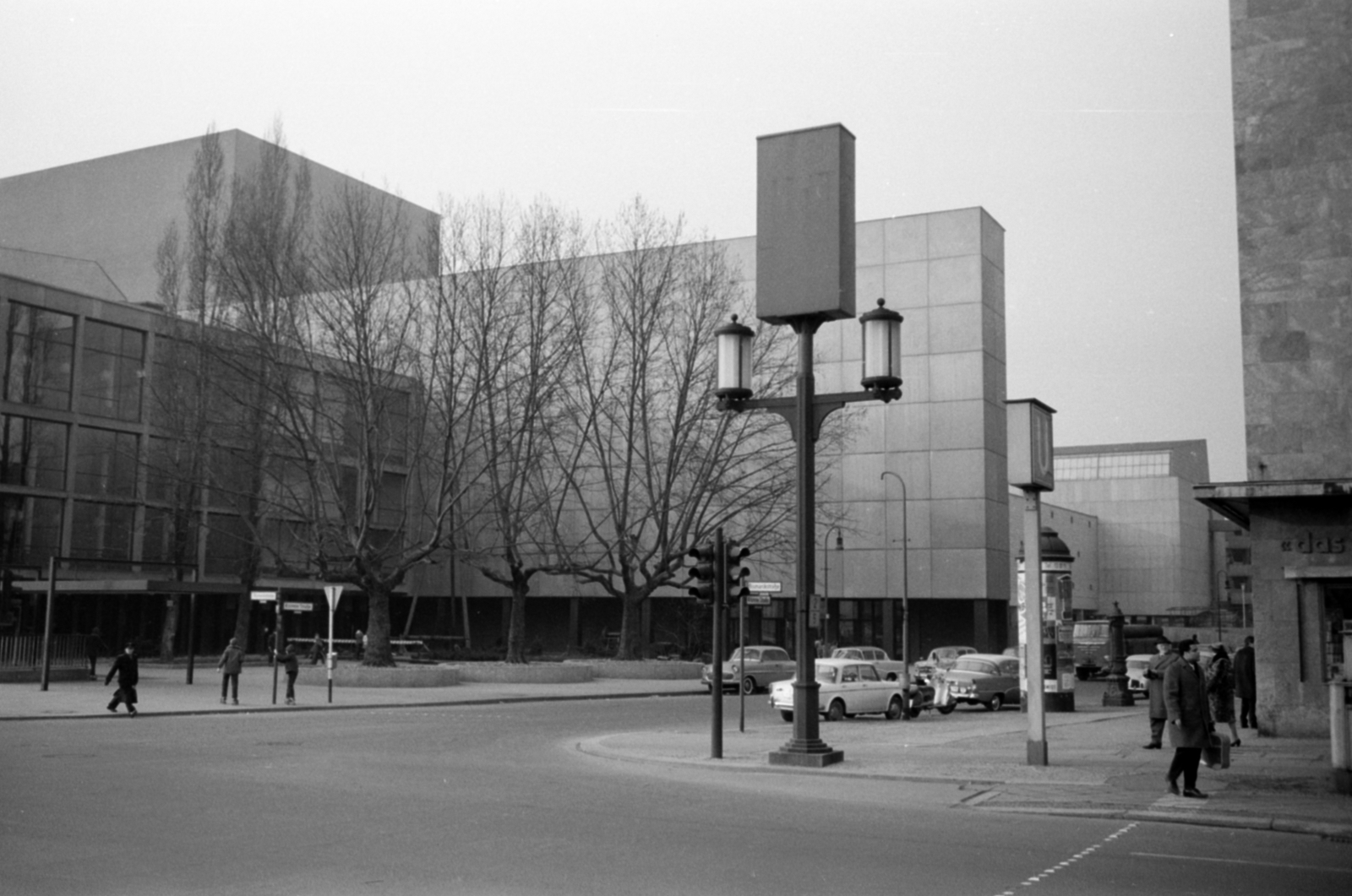 Germany, Berlin, Nyugat-Berlin, Bismarckstrasse, szemben a Krumme Strasse. Balra az Operaház (Deutsche Oper)., 1963, Sattler Katalin, West Berlin, Fortepan #171501