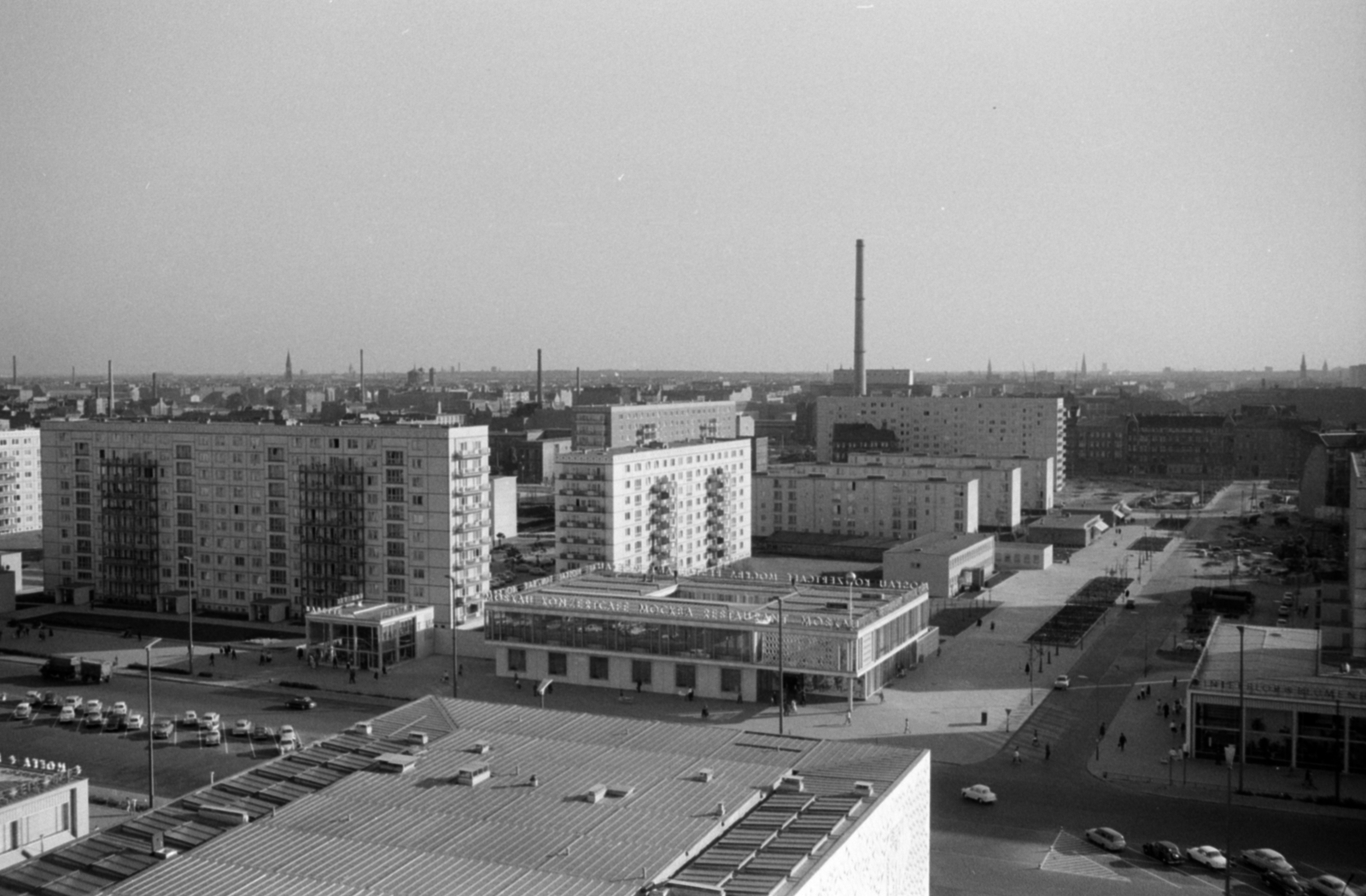 Germany, Berlin, Kelet-Berlin, előtérben keresztben a Karl-Marx-Allee, jobbra szemben a Schillingstrasse., 1963, Sattler Katalin, GDR, Fortepan #171517