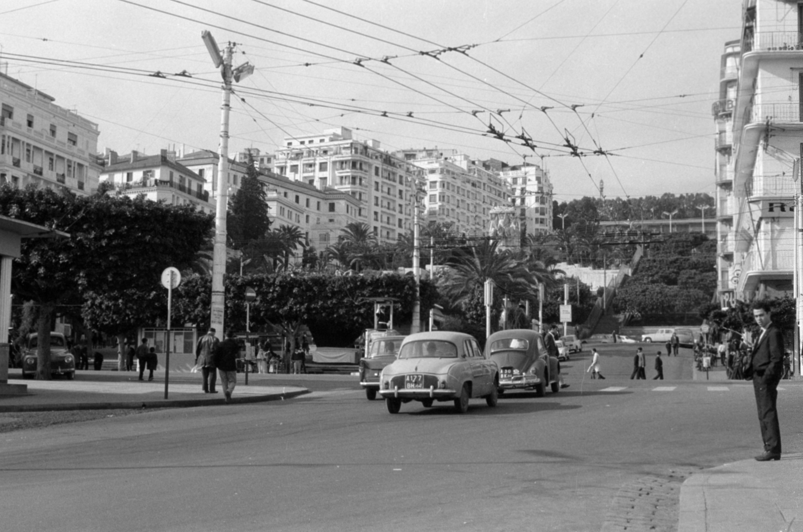 Algiers, Algiers, Place de la Grande Poste, jobbra a Boulevard Mostefa Ben-Boulaïd torkolata., 1964, Sattler Katalin, Fortepan #171539