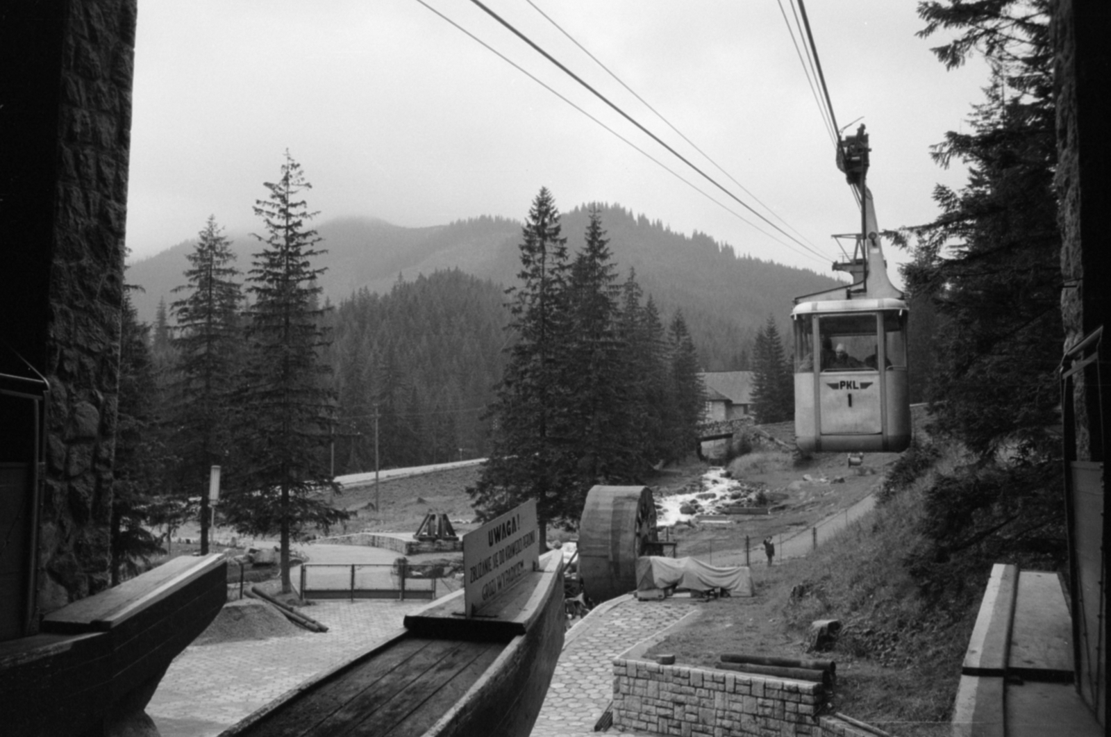 Poland,Tatry Wysokie, Zakopane, Kuznice városrész, a Kasprowy csúcshoz tartó kabinos kötélpálya alsó végállomása., 1966, Sattler Katalin, Fortepan #171559
