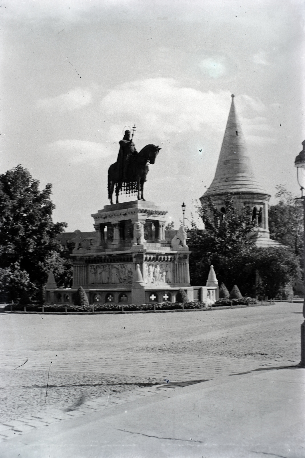 Hungary, Budapest I., Szentháromság tér, Stróbl Alajos alkotása (1906) Szent István szobra a Halászbástyánál., 1933, Sütő János, Budapest, Fortepan #171591