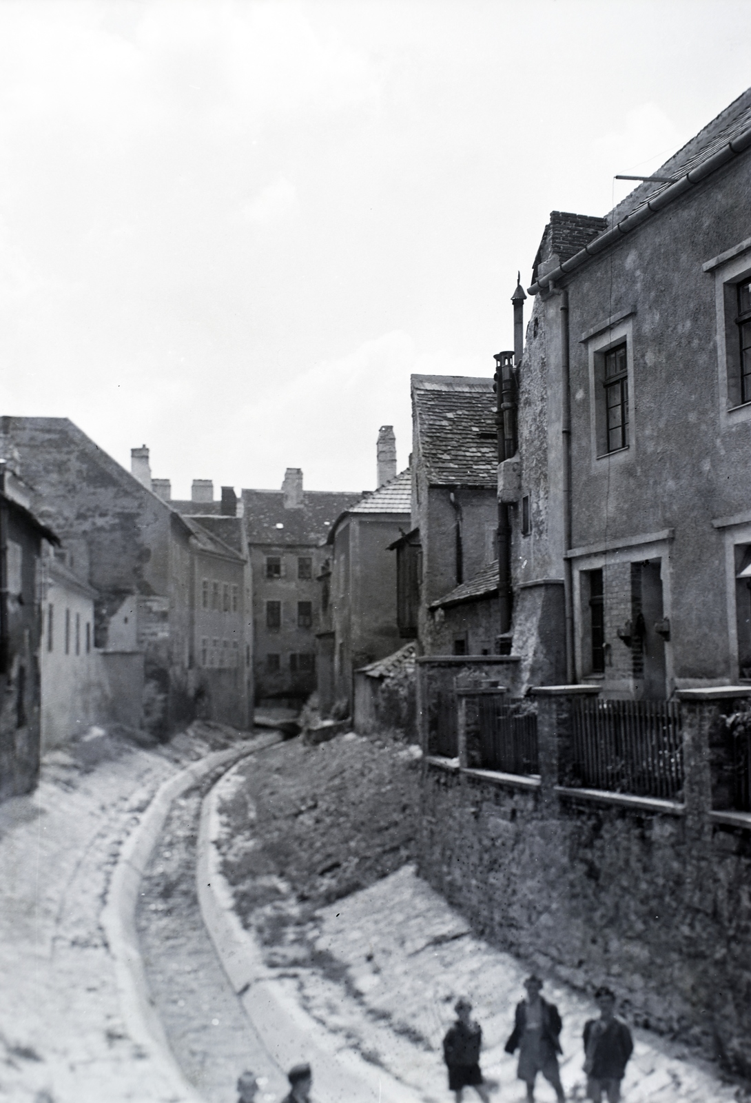 Hungary, Sopron, az Ikva patak a Katolikus konvent átjáró felől az Ikvahíd utca felé nézve., 1932, Sütő János, Fortepan #171681
