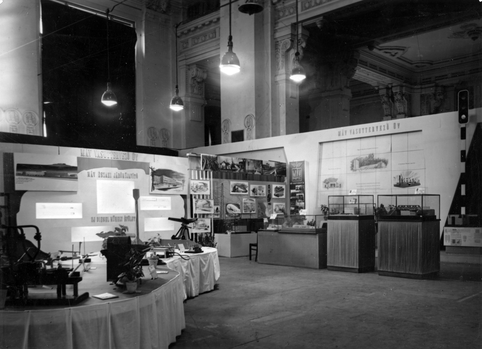 Hungary, Budapest V., Szabadság tér 17., Technika Háza (egykor Tőzsdepalota, később az MTV székháza)., 1960, Magyar Műszaki és Közlekedési Múzeum, Budapest, Hungarian Railways, exhibition, Fortepan #171744