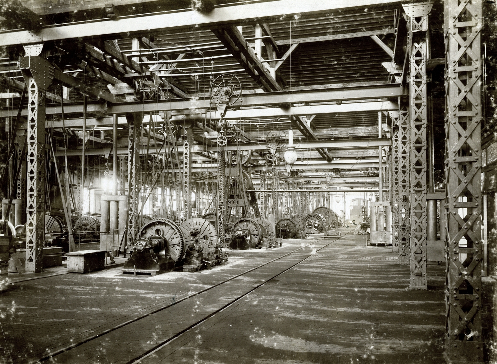 1915, Magyar Műszaki és Közlekedési Múzeum, hall, lathe, craneway, Fortepan #171748