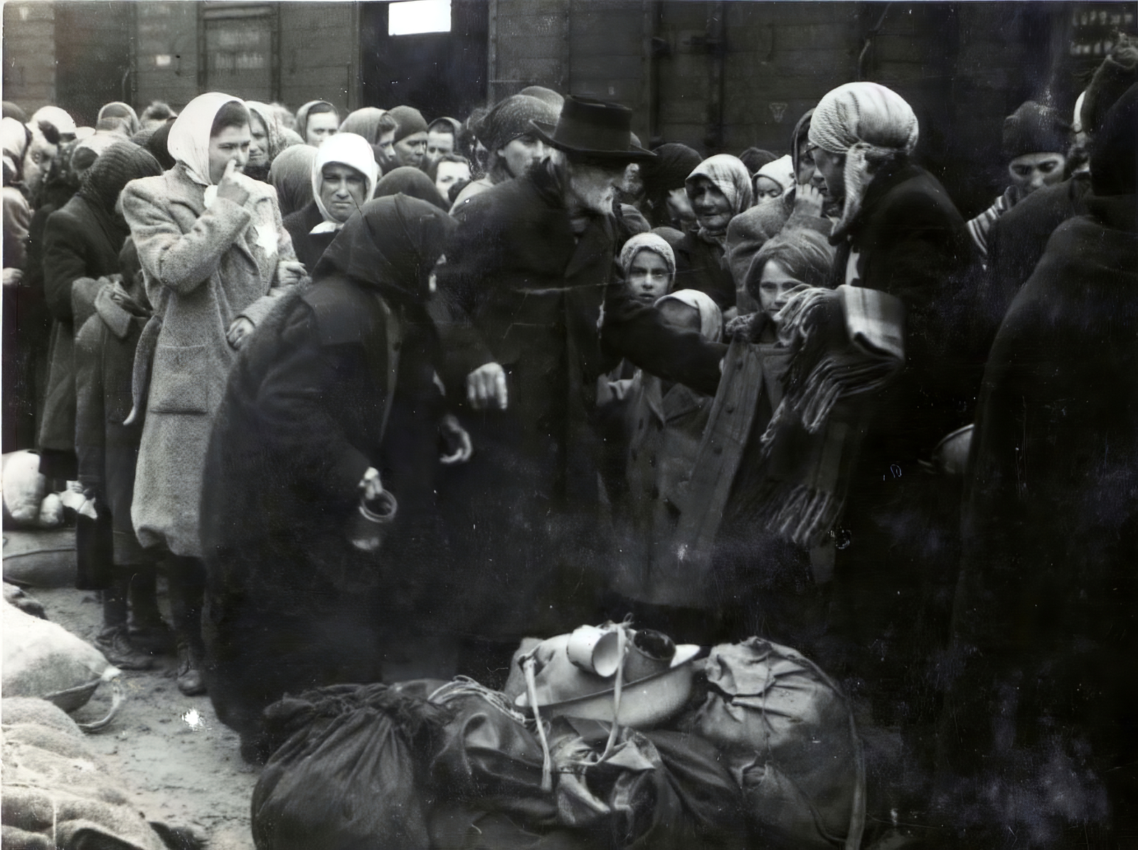 Poland, Oświęcim, az auschwitz–birkenaui koncentrációs tábor., 1944, Lili Jacob, holocaust, mug, judaism, antisemitism, washbasin, concentration camp, Holocaust train, Fortepan #172004