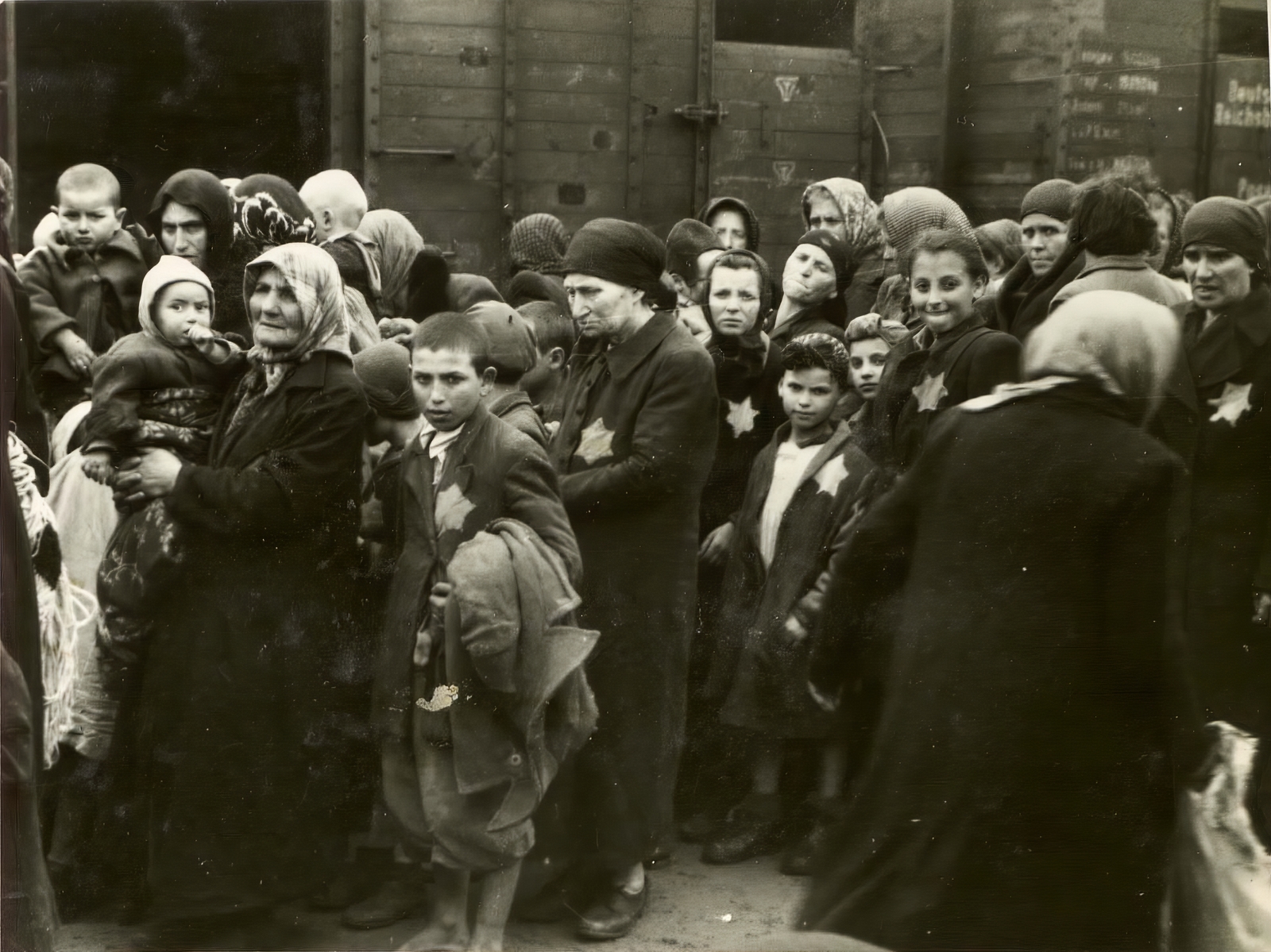 Lengyelország, Oświęcim, az auschwitz–birkenaui koncentrációs tábor., 1944, Lili Jacob, holokauszt, zsidóság, antiszemitizmus, koncentrációs tábor, Dávid csillag, deportálóvonat, Fortepan #172005