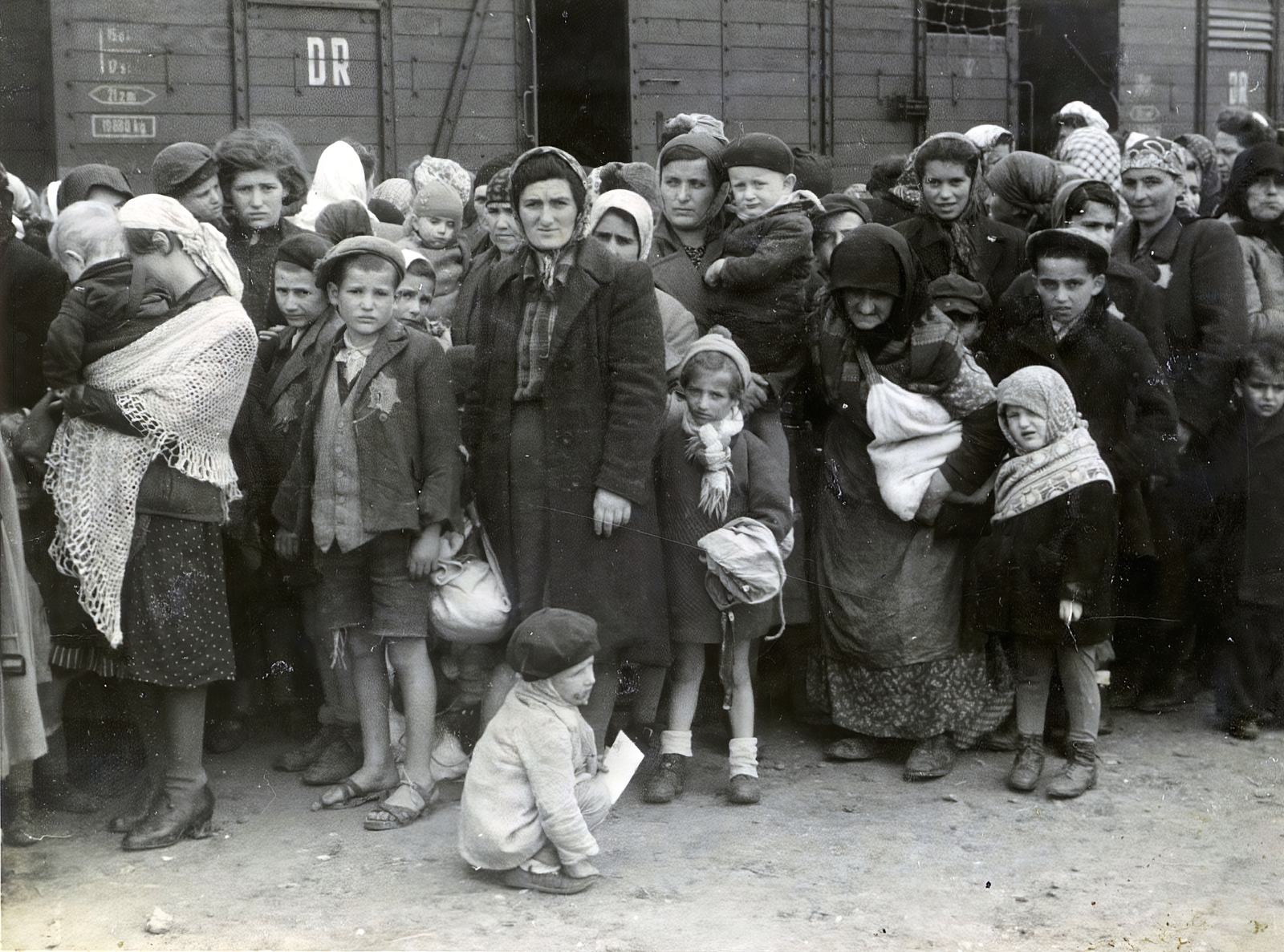 Lengyelország, Oświęcim, az auschwitz–birkenaui koncentrációs tábor., 1944, Lili Jacob, holokauszt, vagon, zsidóság, antiszemitizmus, guggolás, koncentrációs tábor, Dávid csillag, deportálóvonat, Fortepan #172010