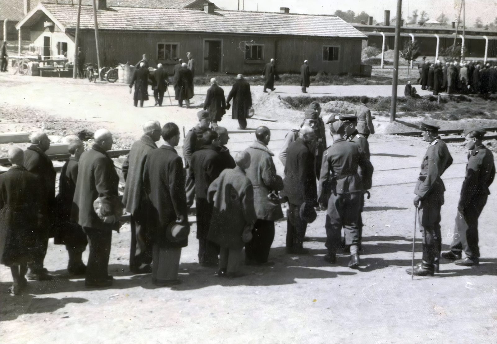 Poland, Oświęcim, az auschwitz–birkenaui koncentrációs tábor., 1944, Lili Jacob, holocaust, judaism, antisemitism, German soldier, concentration camp, Fortepan #172020