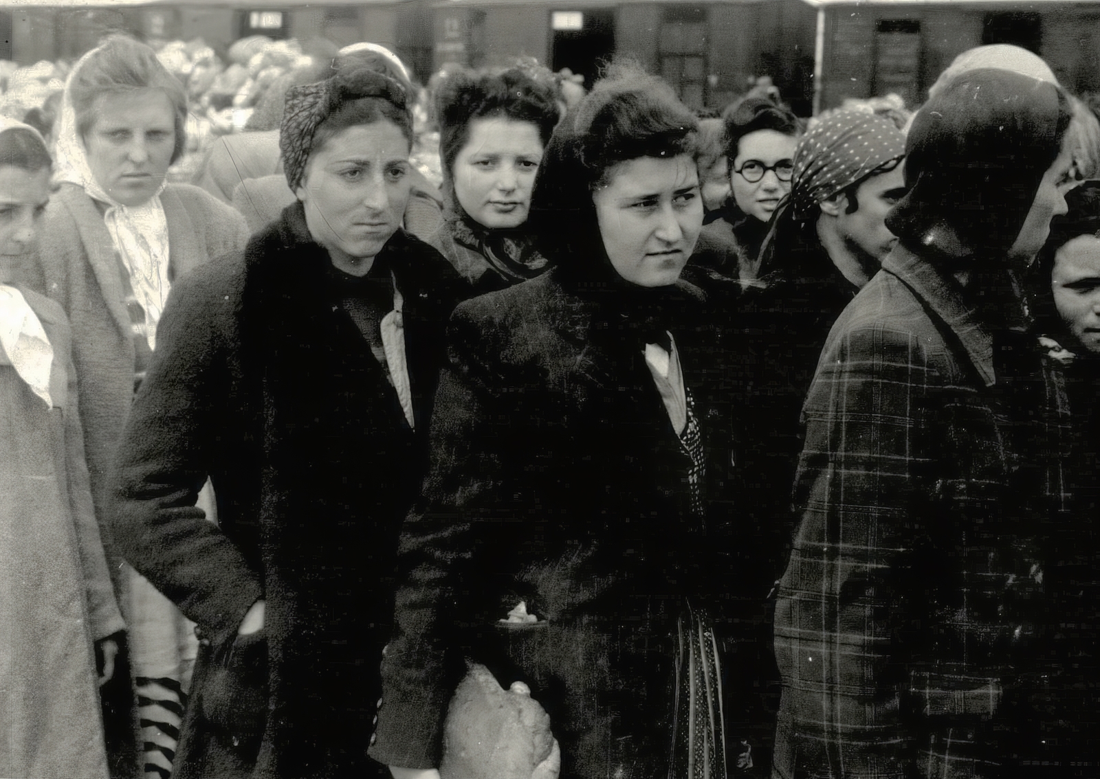 Lengyelország, Oświęcim, az auschwitz–birkenaui koncentrációs tábor., 1944, Lili Jacob, holokauszt, antiszemitizmus, koncentrációs tábor, deportálóvonat, Fortepan #172073