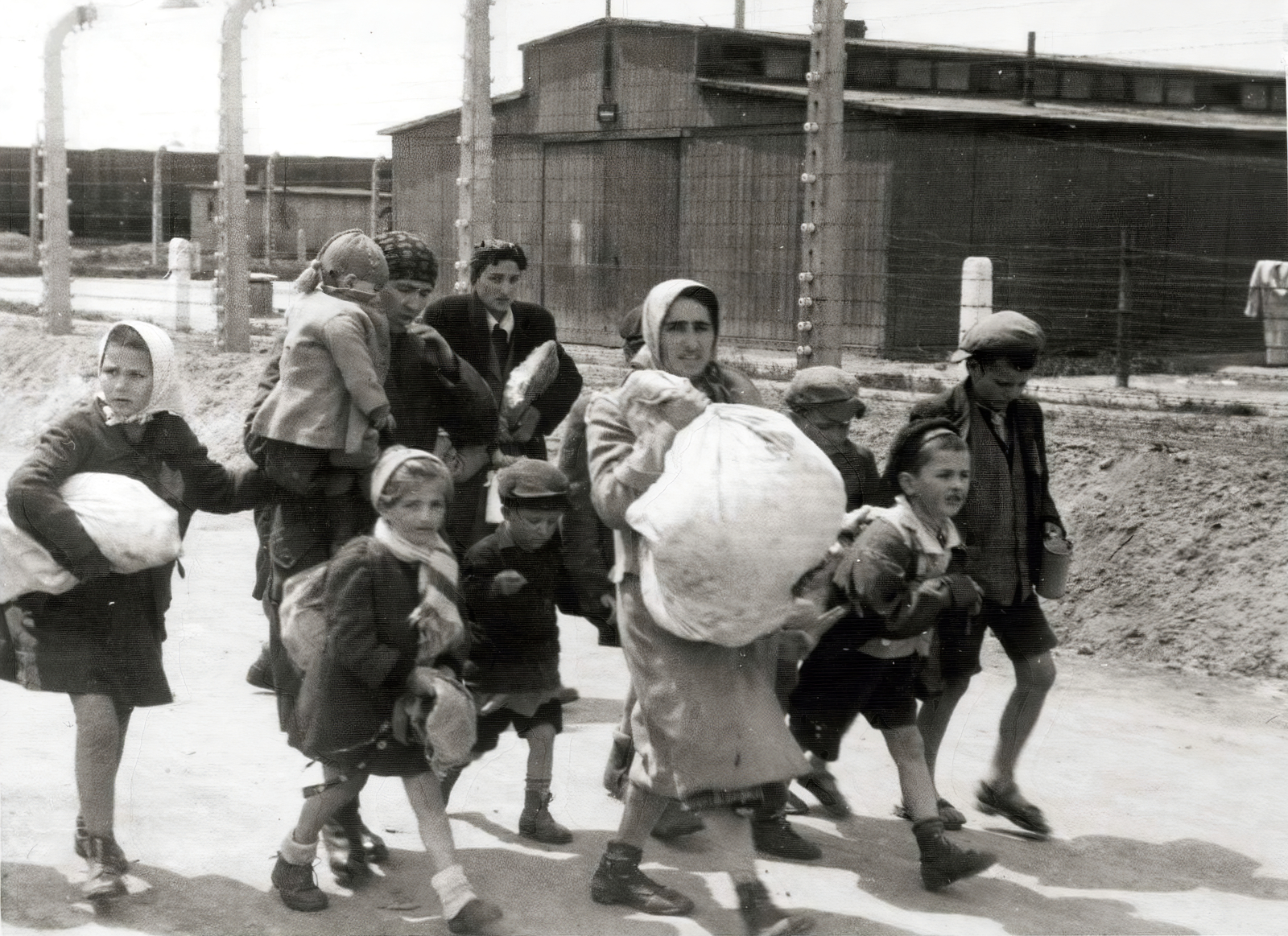 Lengyelország, Oświęcim, az auschwitz–birkenaui koncentrációs tábor., 1944, Lili Jacob, holokauszt, antiszemitizmus, koncentrációs tábor, Fortepan #172108