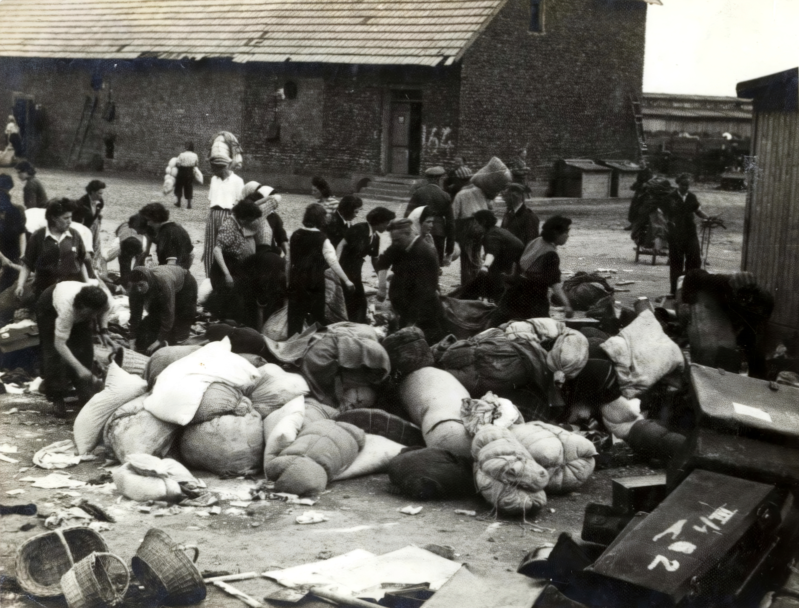 Lengyelország, Oświęcim, az auschwitz–birkenaui koncentrációs tábor., 1944, Lili Jacob, holokauszt, antiszemitizmus, koncentrációs tábor, Fortepan #172160