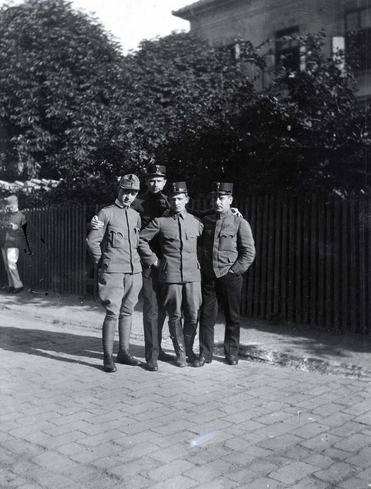 1917, Göcseji Múzeum / Morandini-Schlemmer hagyaték, első világháború, katonaság, karok a vállon, Fortepan #172225